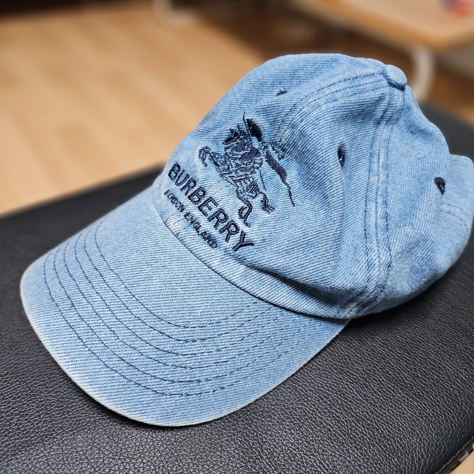 Supreme x Burberry Denim 6-Panel Washed Blue - 22SS 착용 스타일