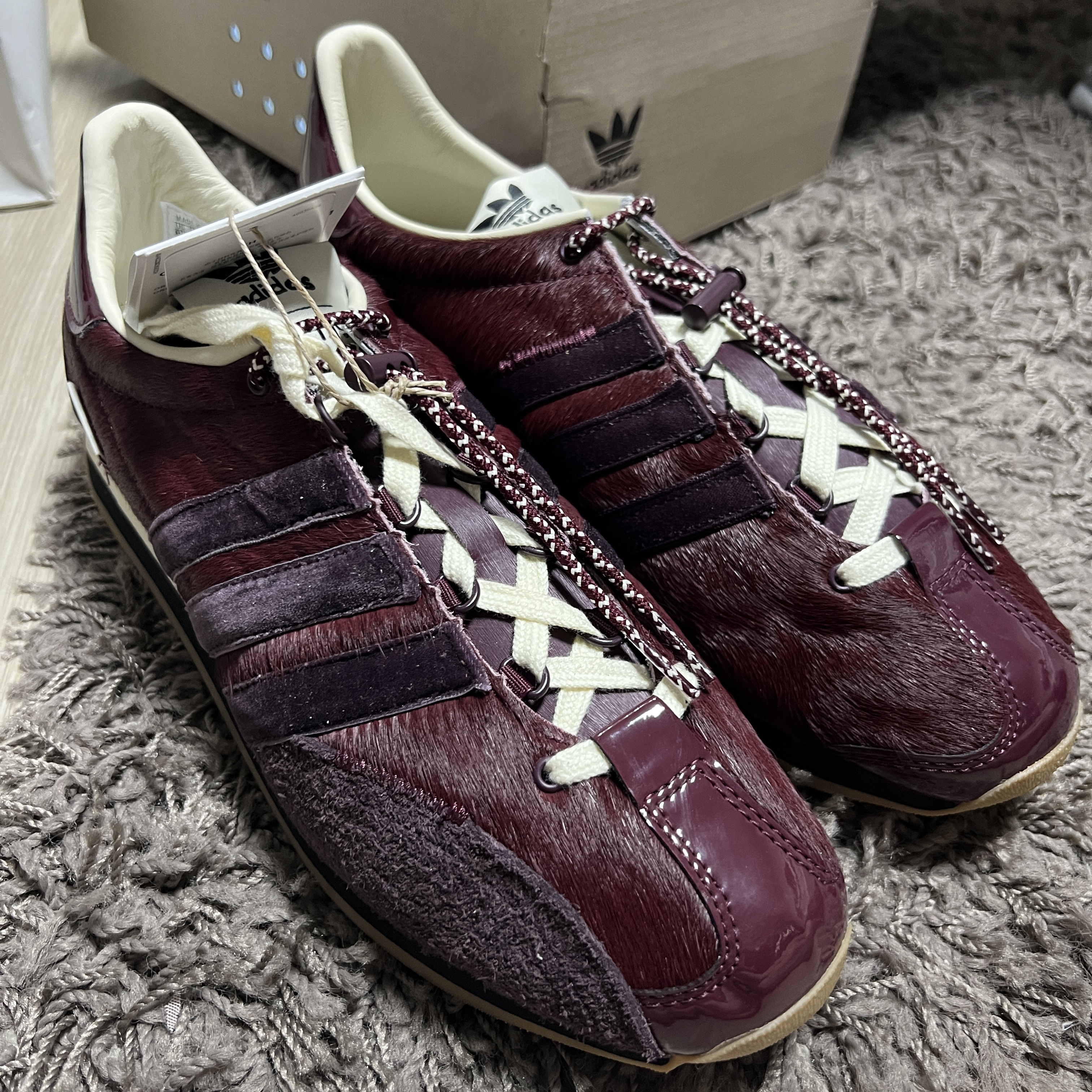 Adidas x Song for the Mute Country OG Maroon Core Black 착용 스타일