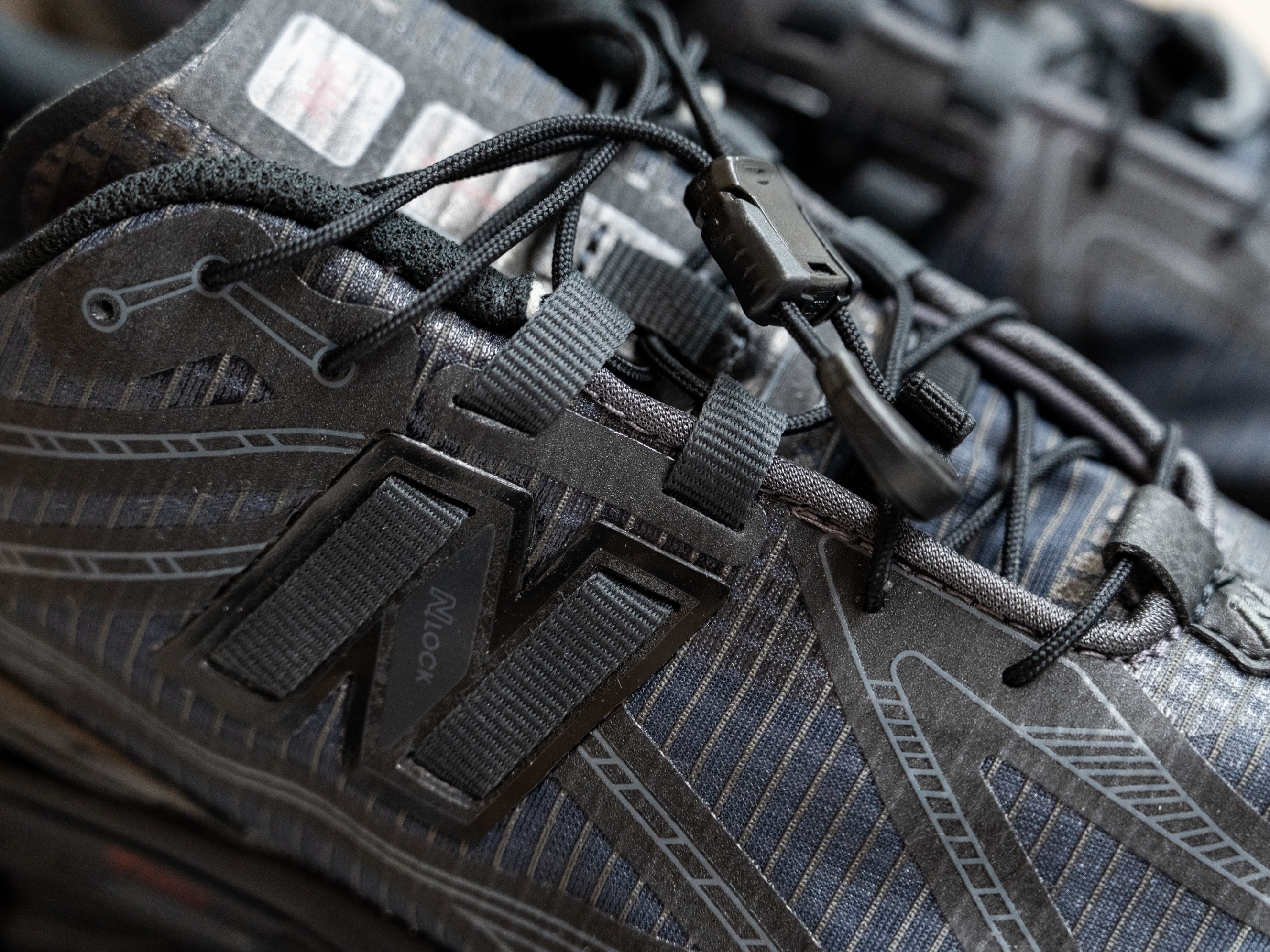 New Balance 1906R Black Magnet 착용 스타일 - 6