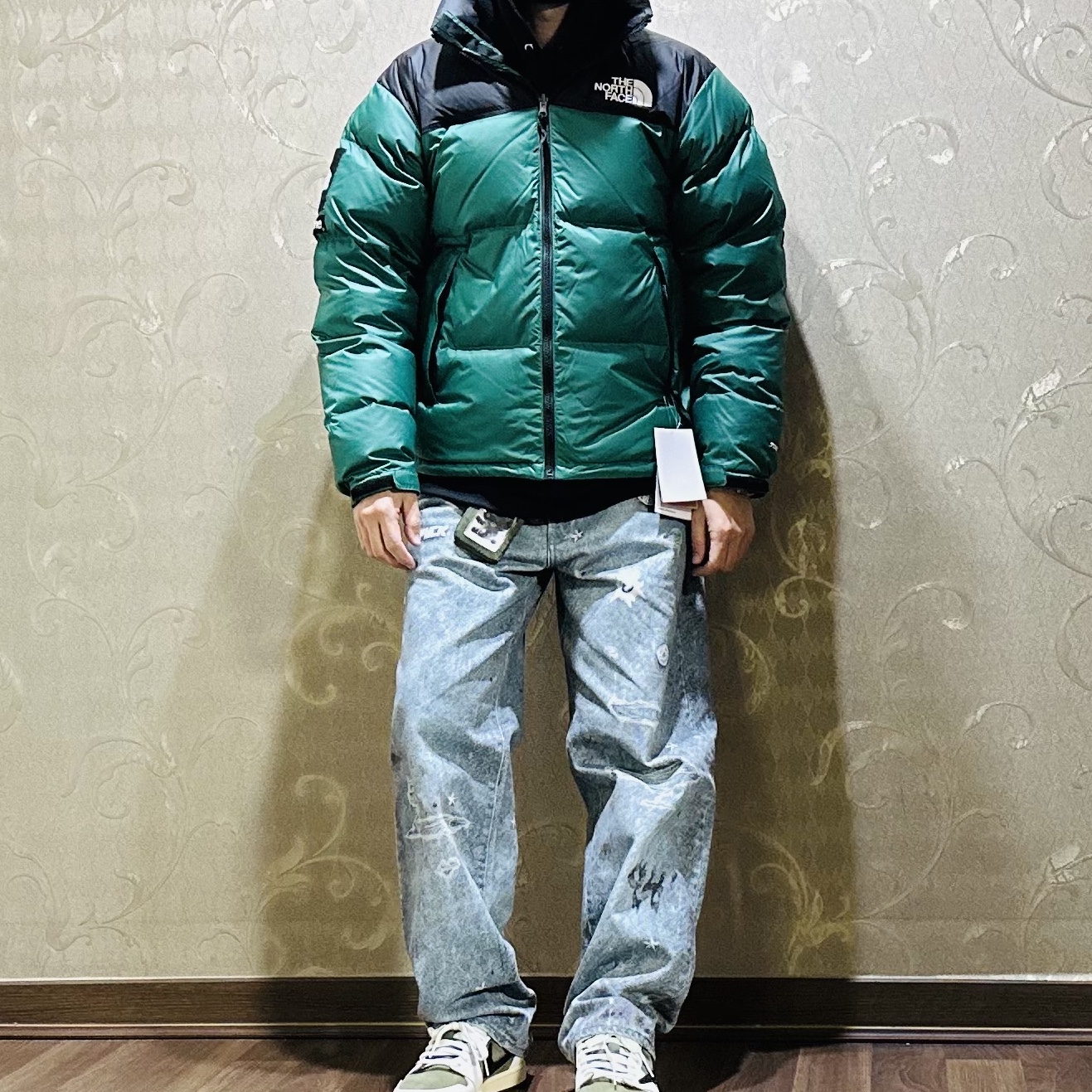 Supreme x The North Face Nuptse Jacket Green - 24FW, Supreme HJR Trompe L'oeil Loose Fit Jean Blue - 24FW 착용 스타일 - 3