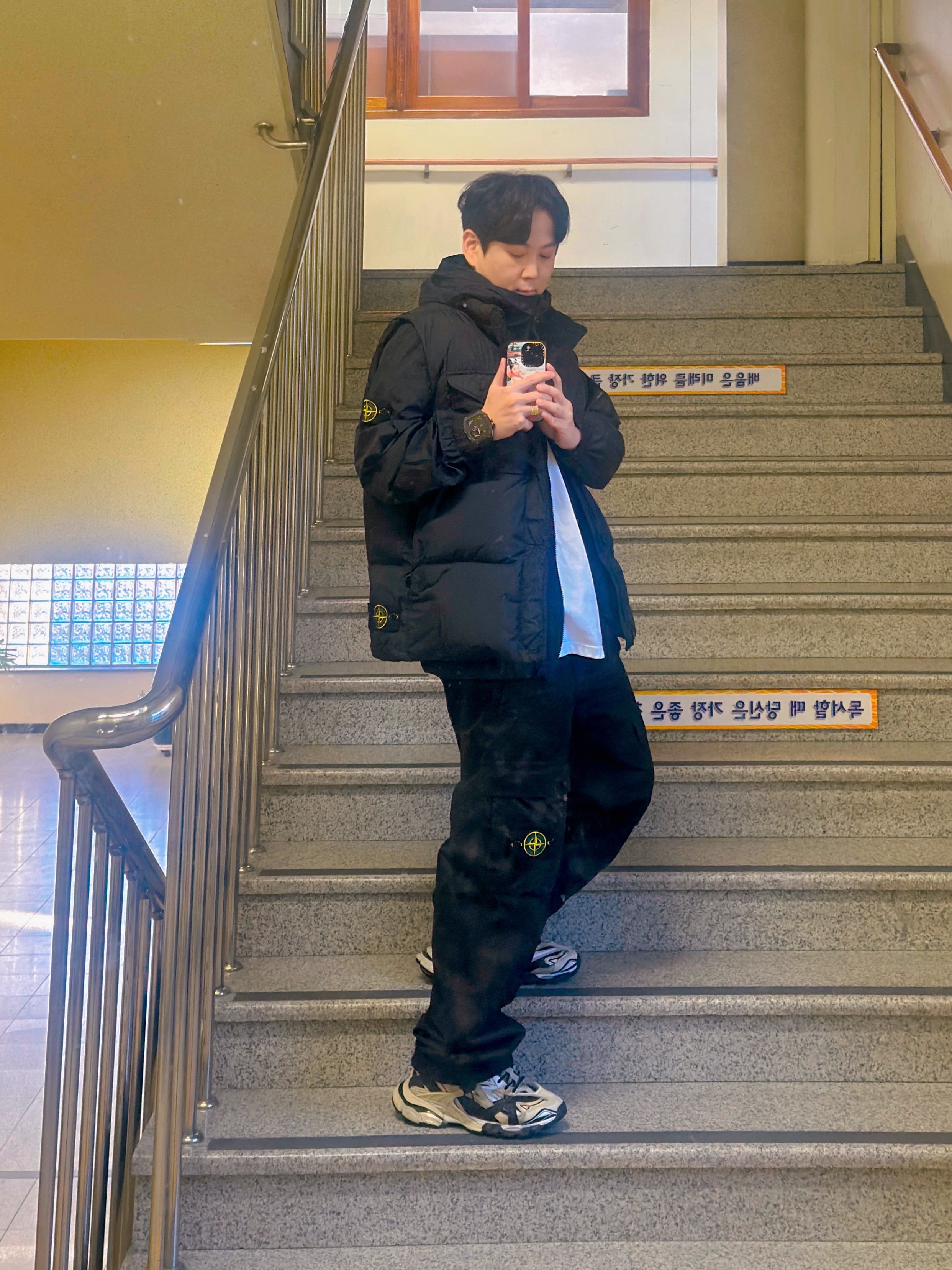 Stone Island G0223 Crinkle Reps R-NY Down Vest with Anti Drop Black - 24FW, Stone Island 311WA OLD Treatment Brushed Cotton Canvas Cargo Pants Black - 24SS 착용 스타일 - 2