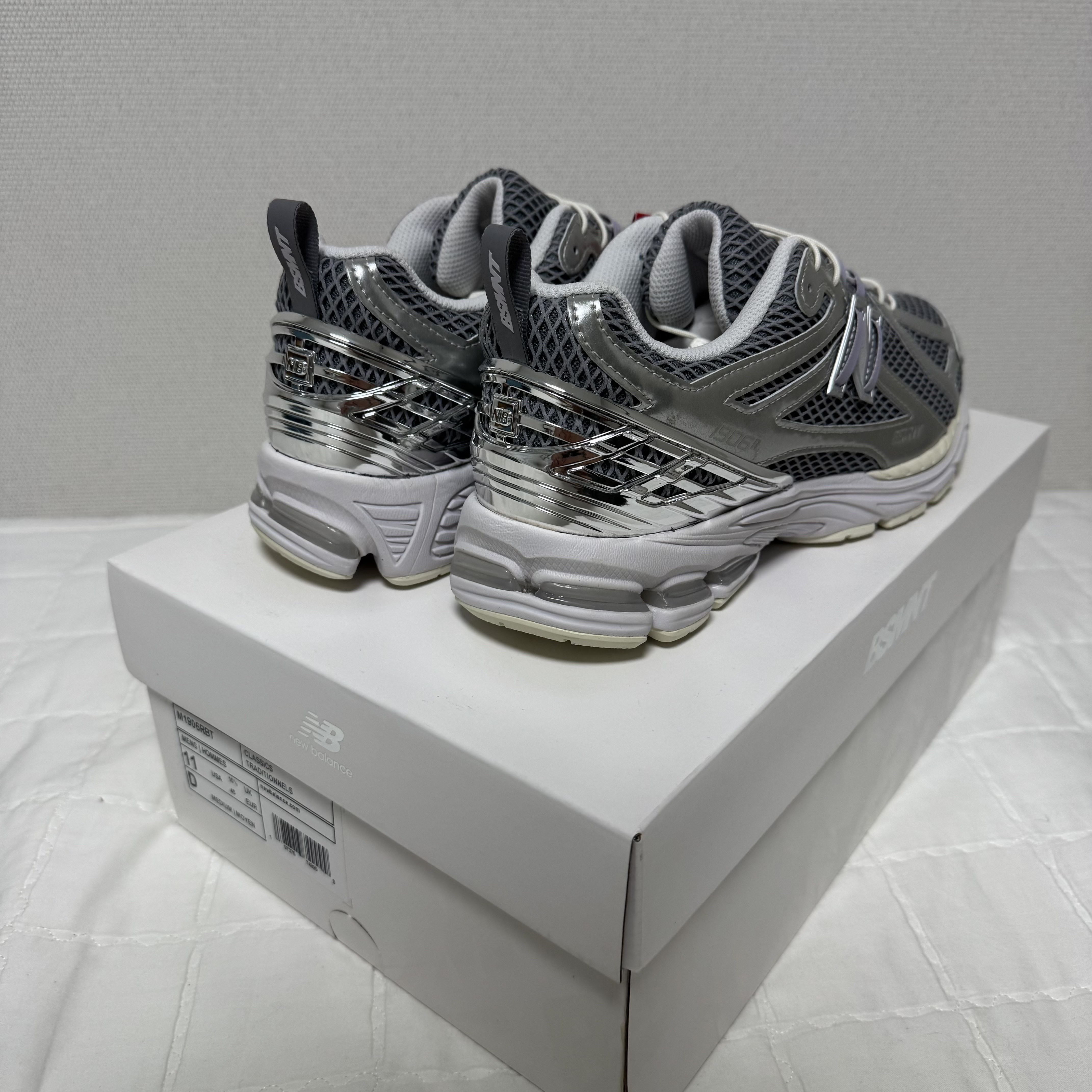 New Balance x The Basement 1906R Silver Metallic Chiseled Stone 착용 스타일 - 3