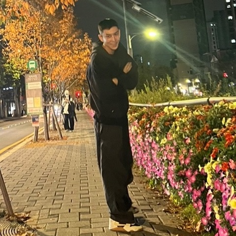 Yeezy YZY Zip-Up Hoodie Black, Stussy Nyco Over Trousers Washed Black 착용 스타일 - 2