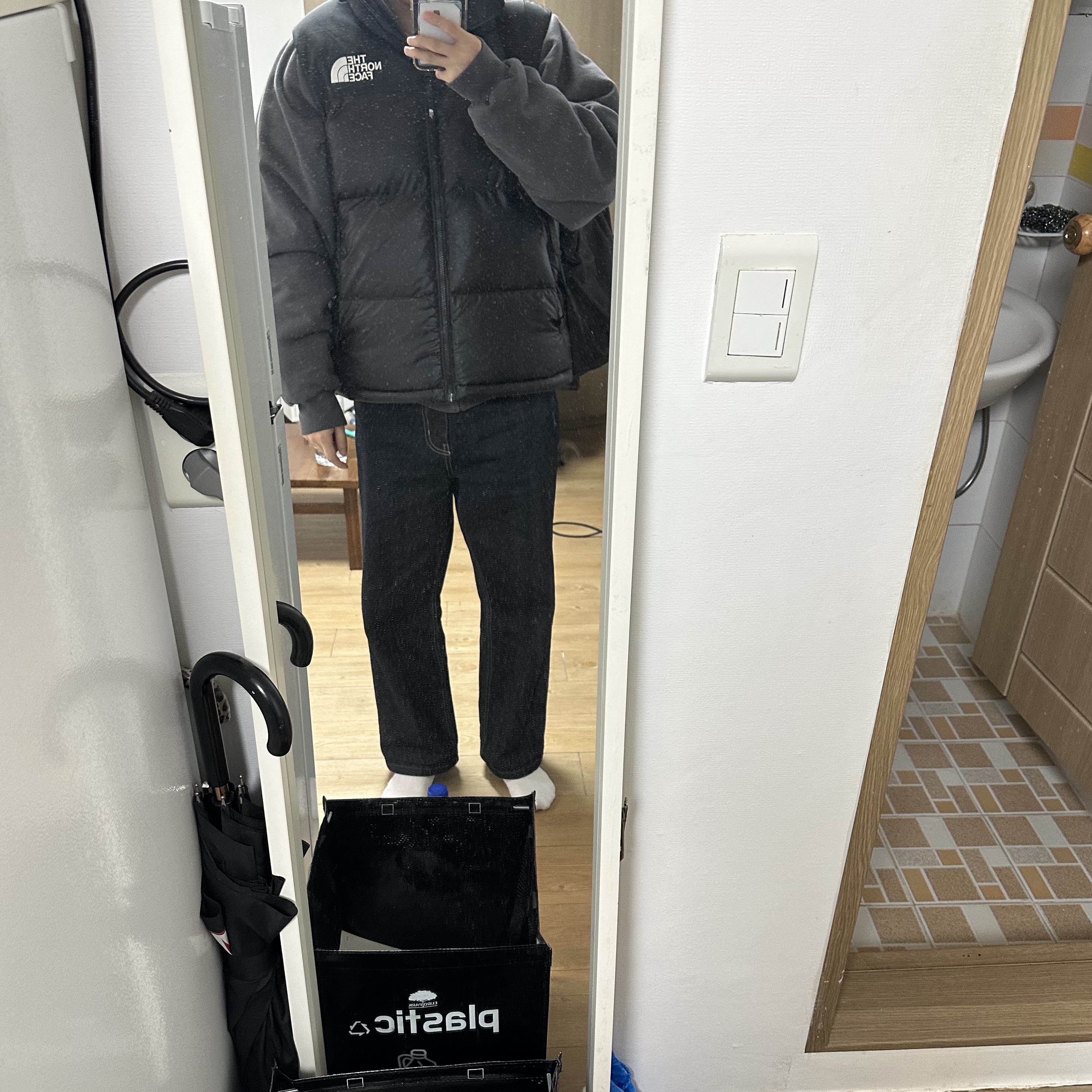 The North Face Nuptse On Ball Vest Black 착용 스타일