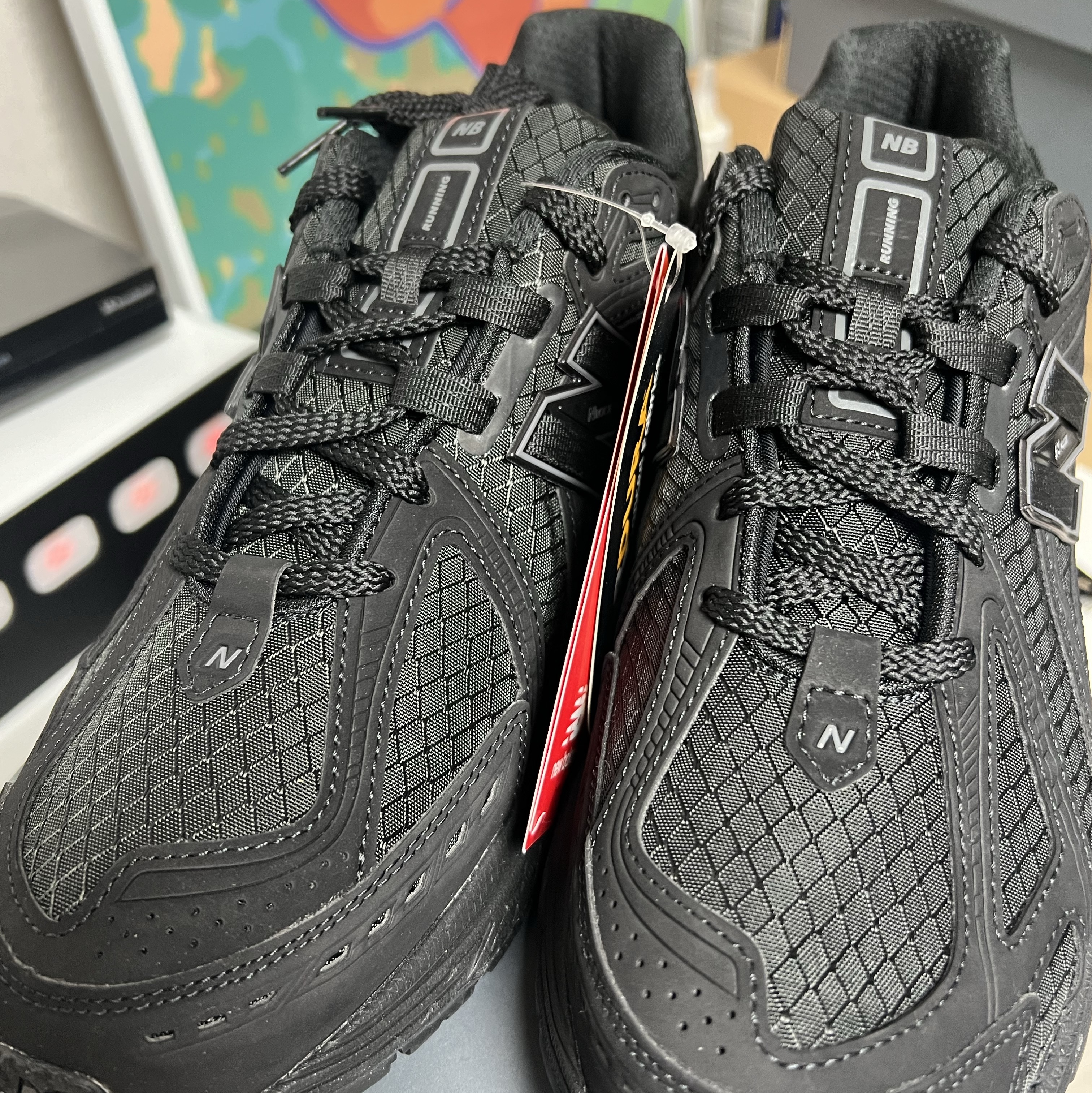 New Balance 1906R Black Magnet 착용 스타일 - 1