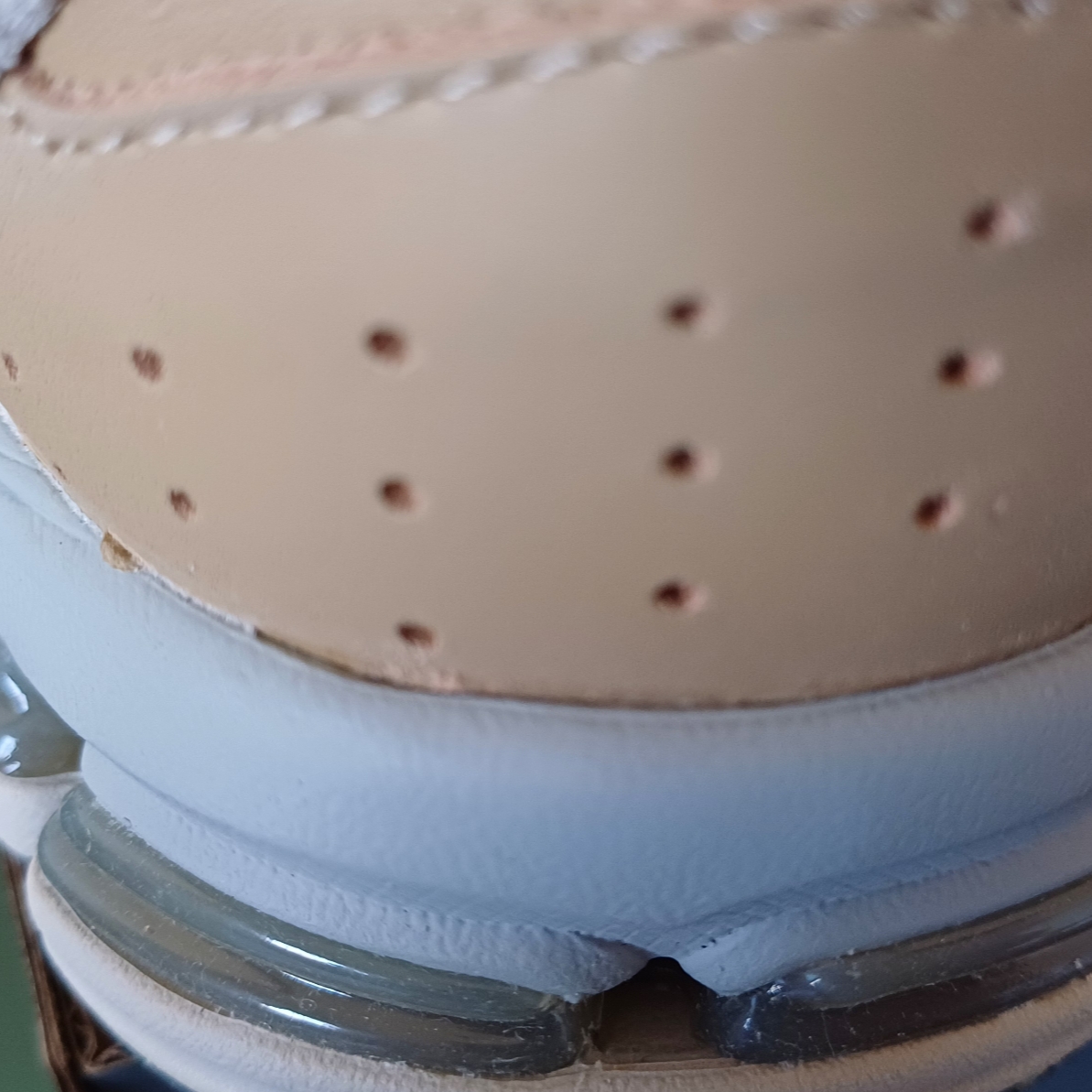 New Balance 2002R Rain Cloud Angora 착용 스타일 - 2