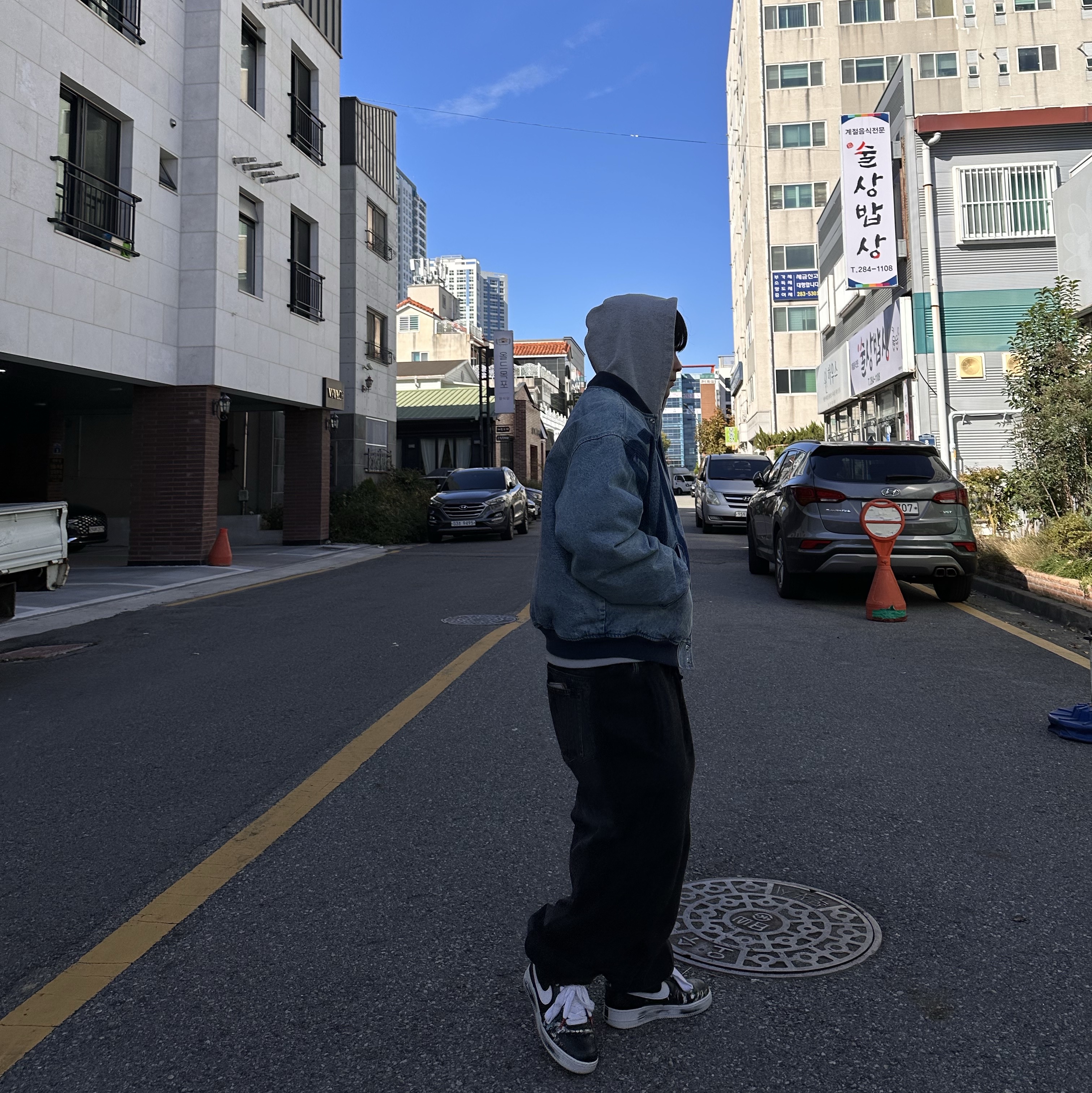 Supreme Inside Out Box Logo Hooded Sweatshirt Heather Grey - 23SS, Supreme Washed Knockout Denim Varsity Jacket Washed Blue - 23SS 착용 스타일 - 2