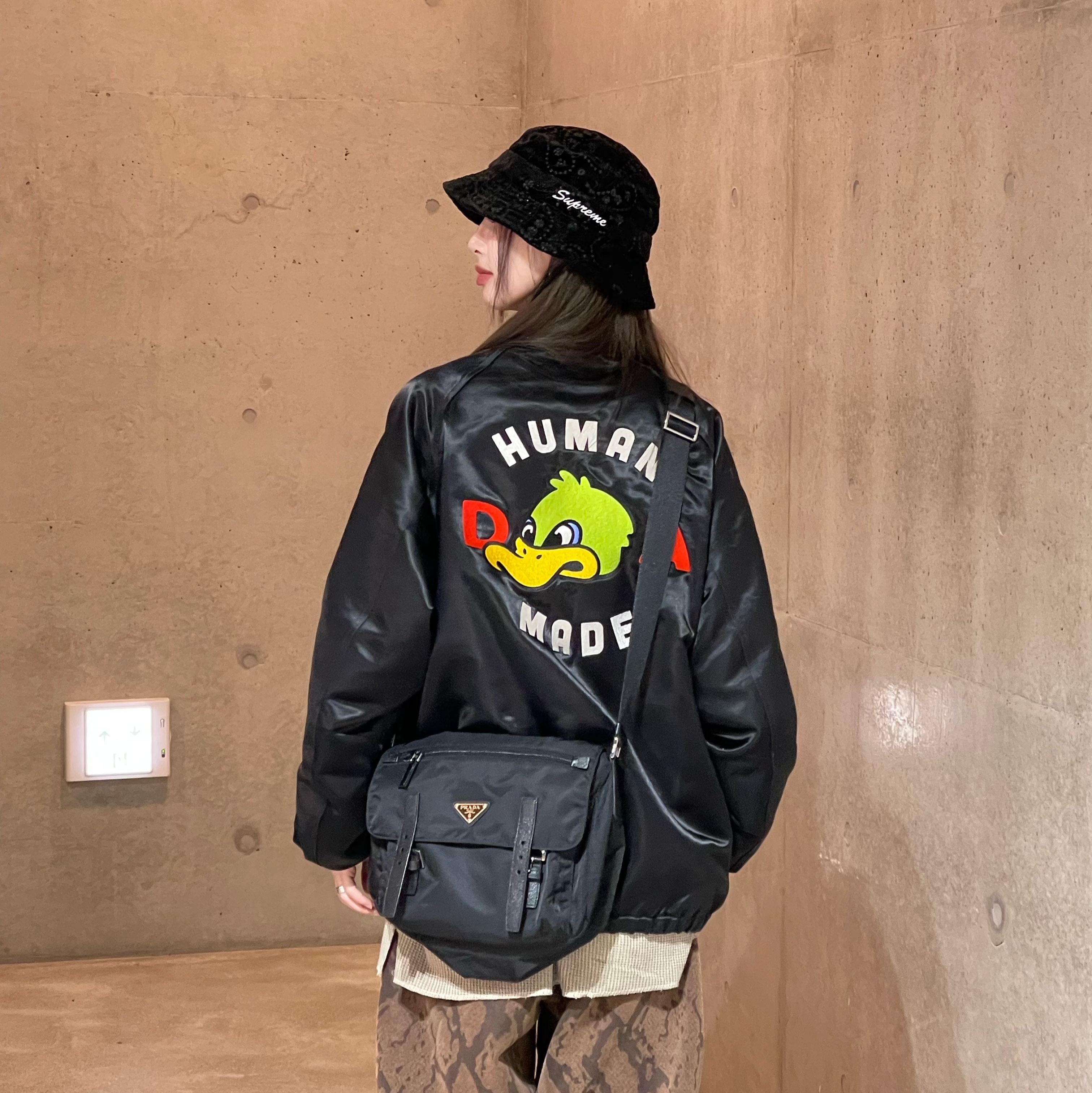 Supreme Velvet Paisley Boonie Black - 23FW, Human Made Racing Jacket Black 착용 스타일 - 4