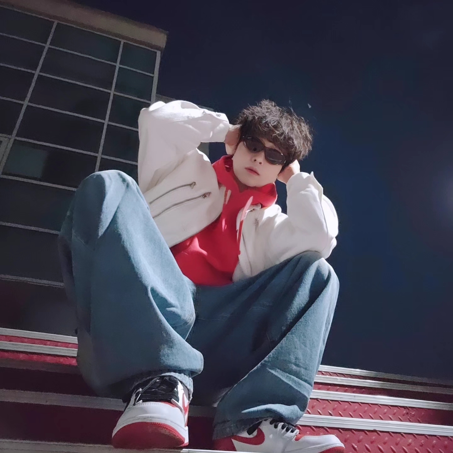 Stussy Beach Roots Hoodie Red, Jordan 1 Retro High OG Heritage 착용 스타일 - 5