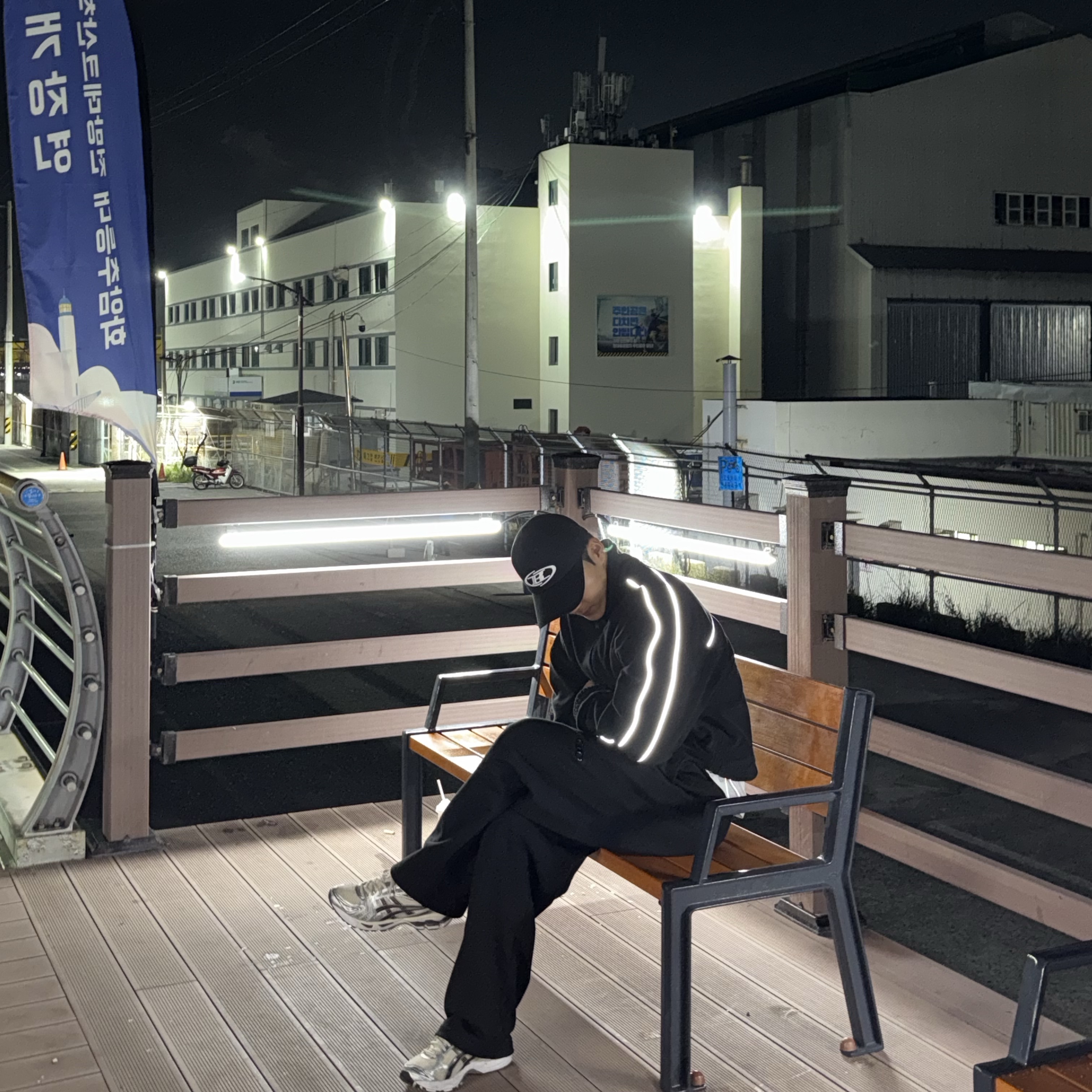 BORN TO WIN B Symbol Big Logo Ball Cap Black, BORN TO WIN B Chrome Semi Wide Pants Black 착용 스타일 - 2