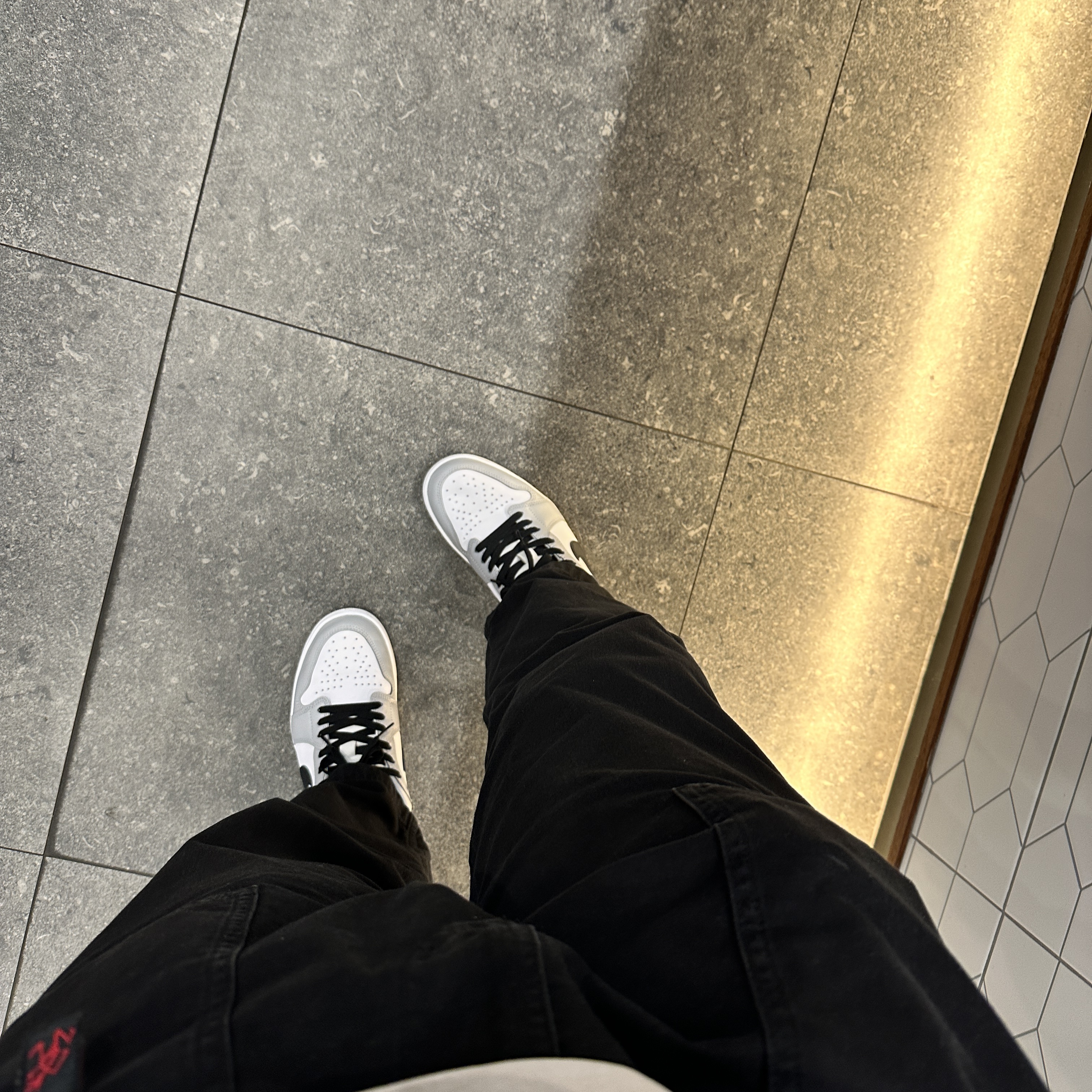 Jordan 1 Retro Low OG Wolf Grey and White 착용 스타일