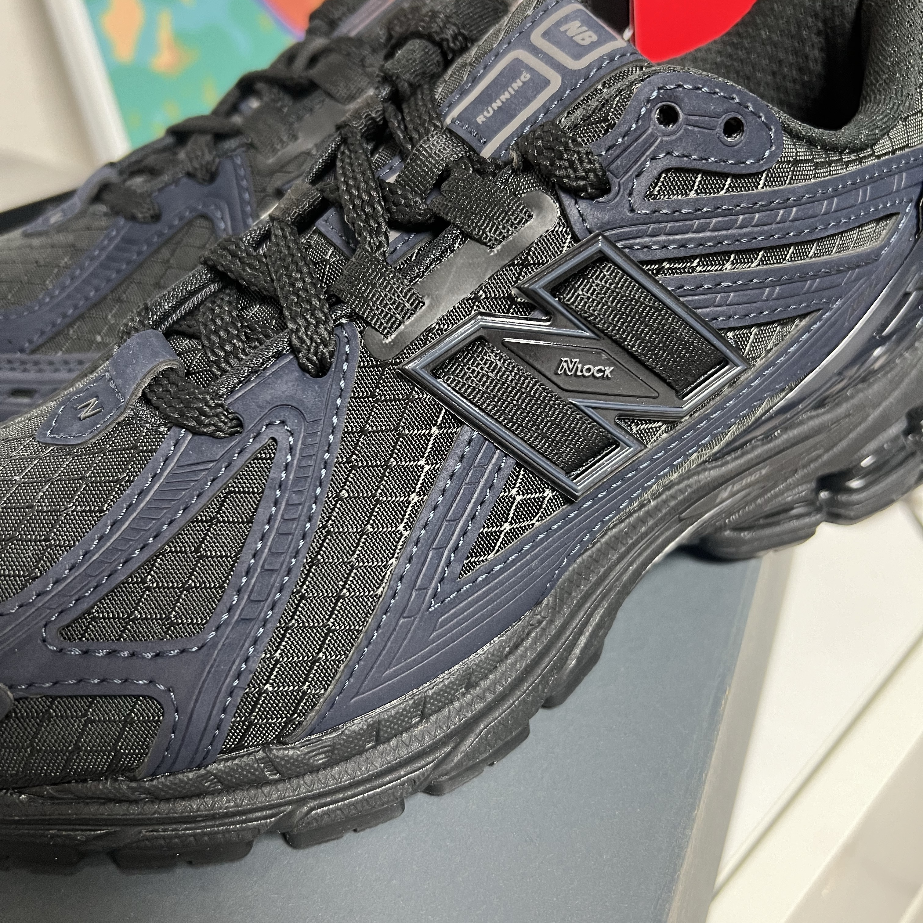 New Balance 1906R Outerspace Black 착용 스타일 - 2