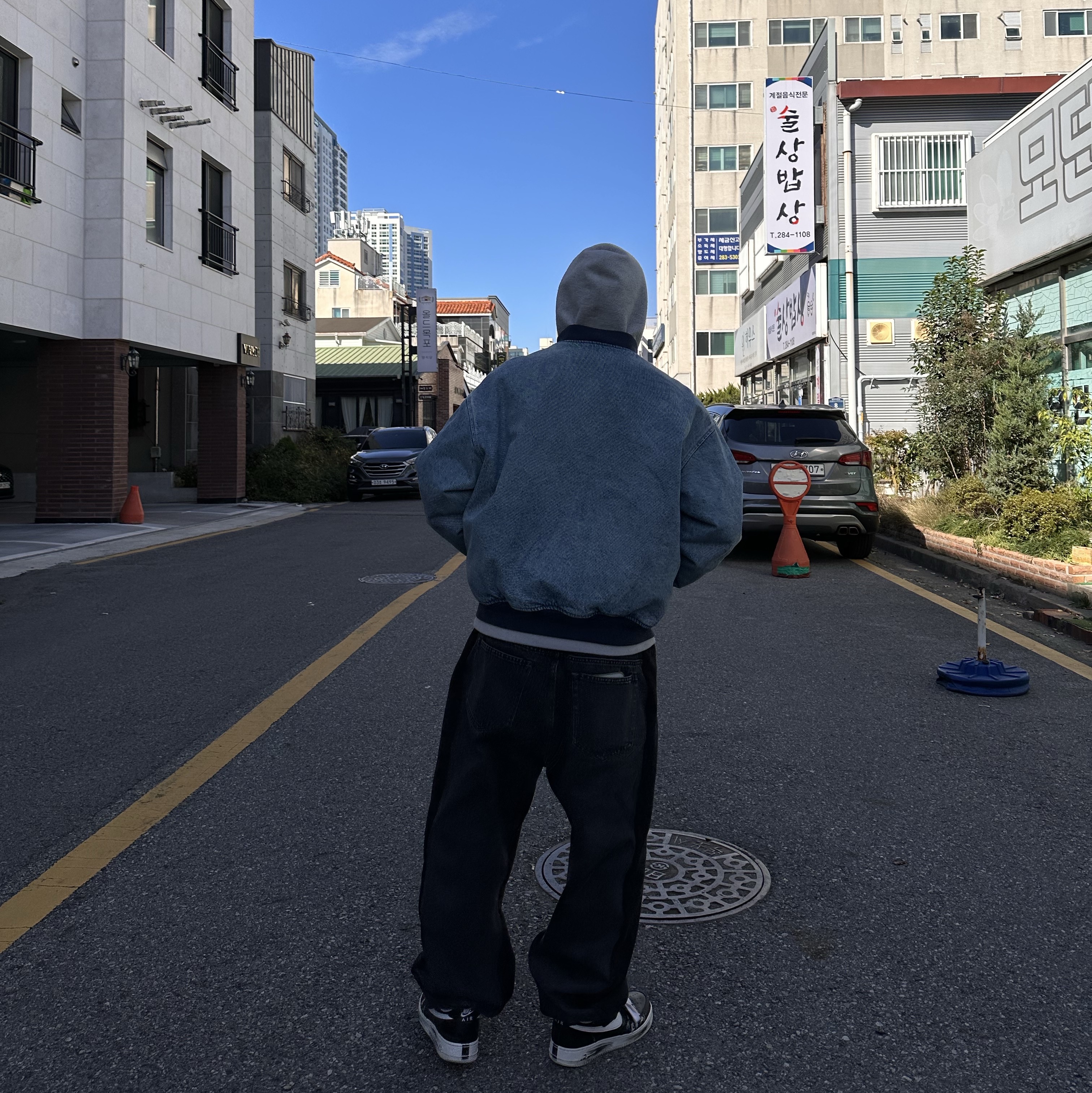 Supreme Inside Out Box Logo Hooded Sweatshirt Heather Grey - 23SS, Supreme Washed Knockout Denim Varsity Jacket Washed Blue - 23SS 착용 스타일 - 3