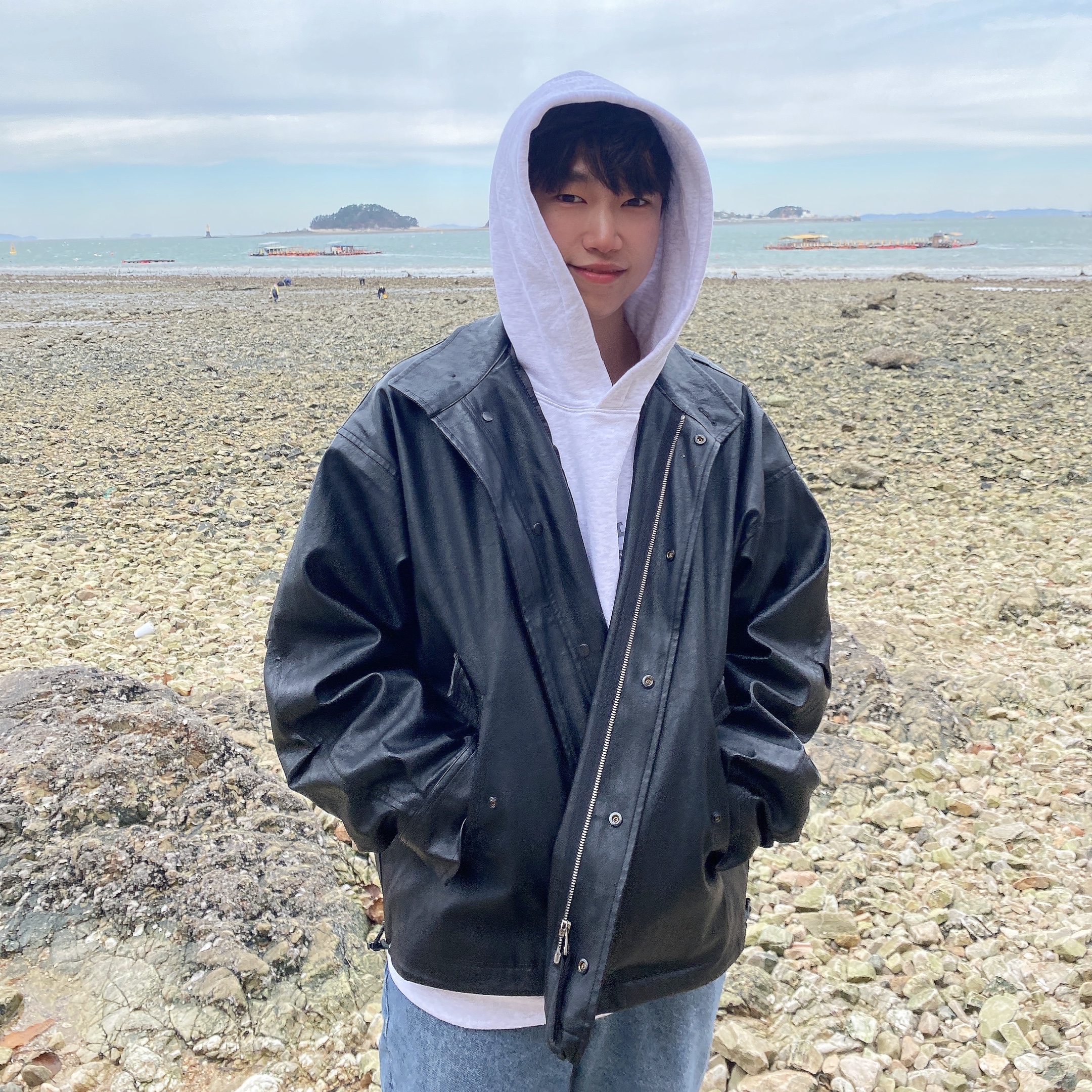 IAB Studio Hoodie Light Gray 착용 스타일 - 1