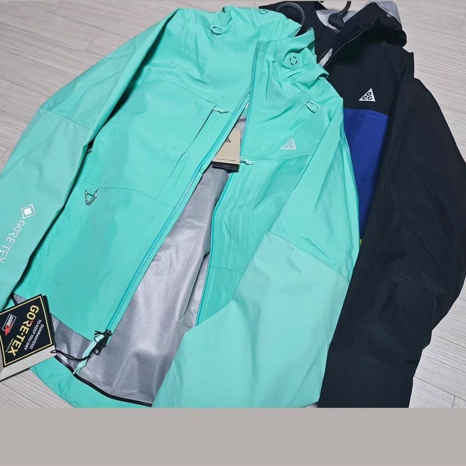 Nike ACG Gore-Tex Misery Ridge Jacket Deep Royal Blue Cyber - US/EU, Nike ACG Storm-Fit ADV Gore-Tex Misery Ridge Jacket Light Menta - Asia 착용 스타일