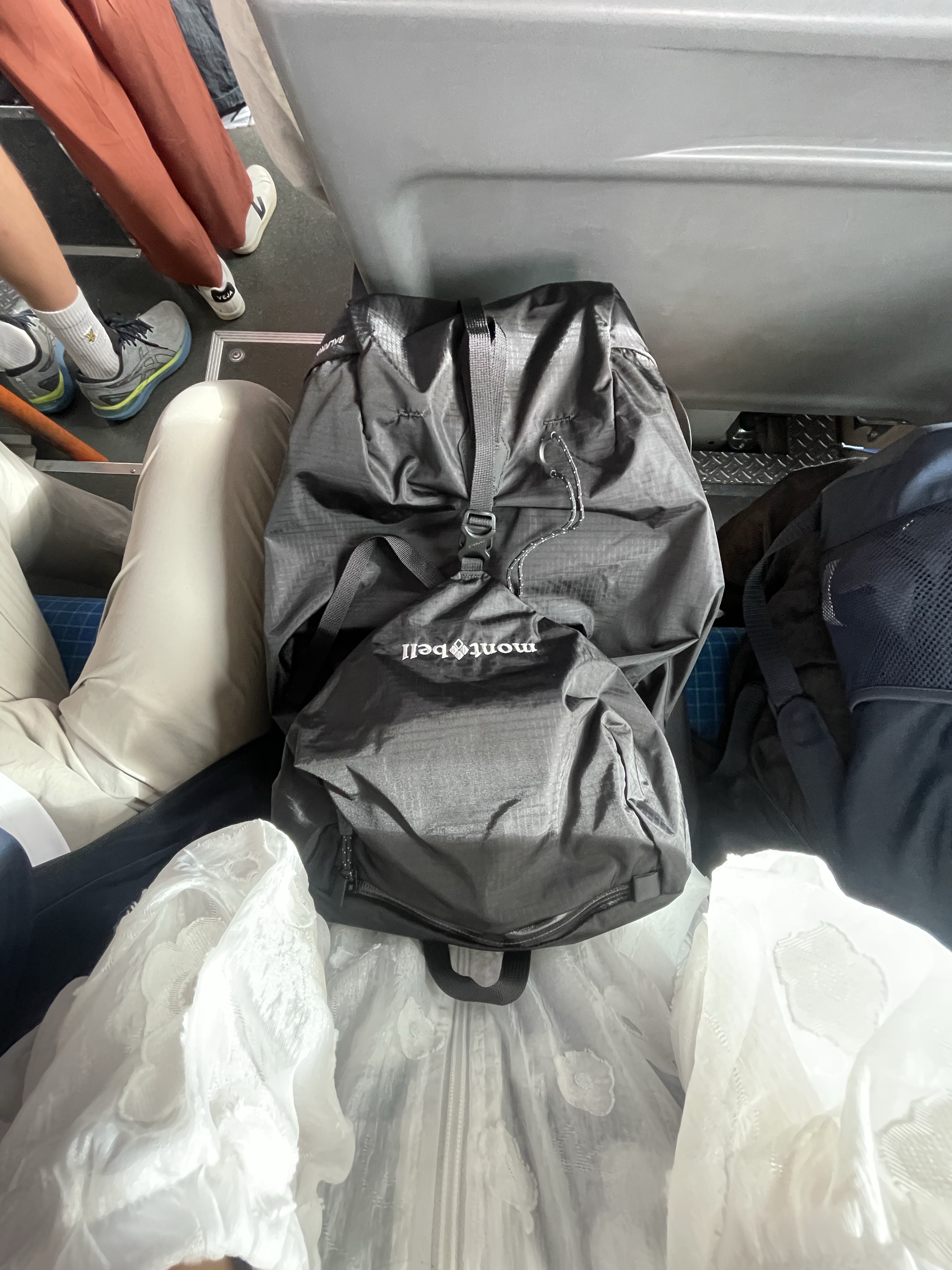 Montbell Versalite Pack 15 Backpack Gunmetal 착용 스타일