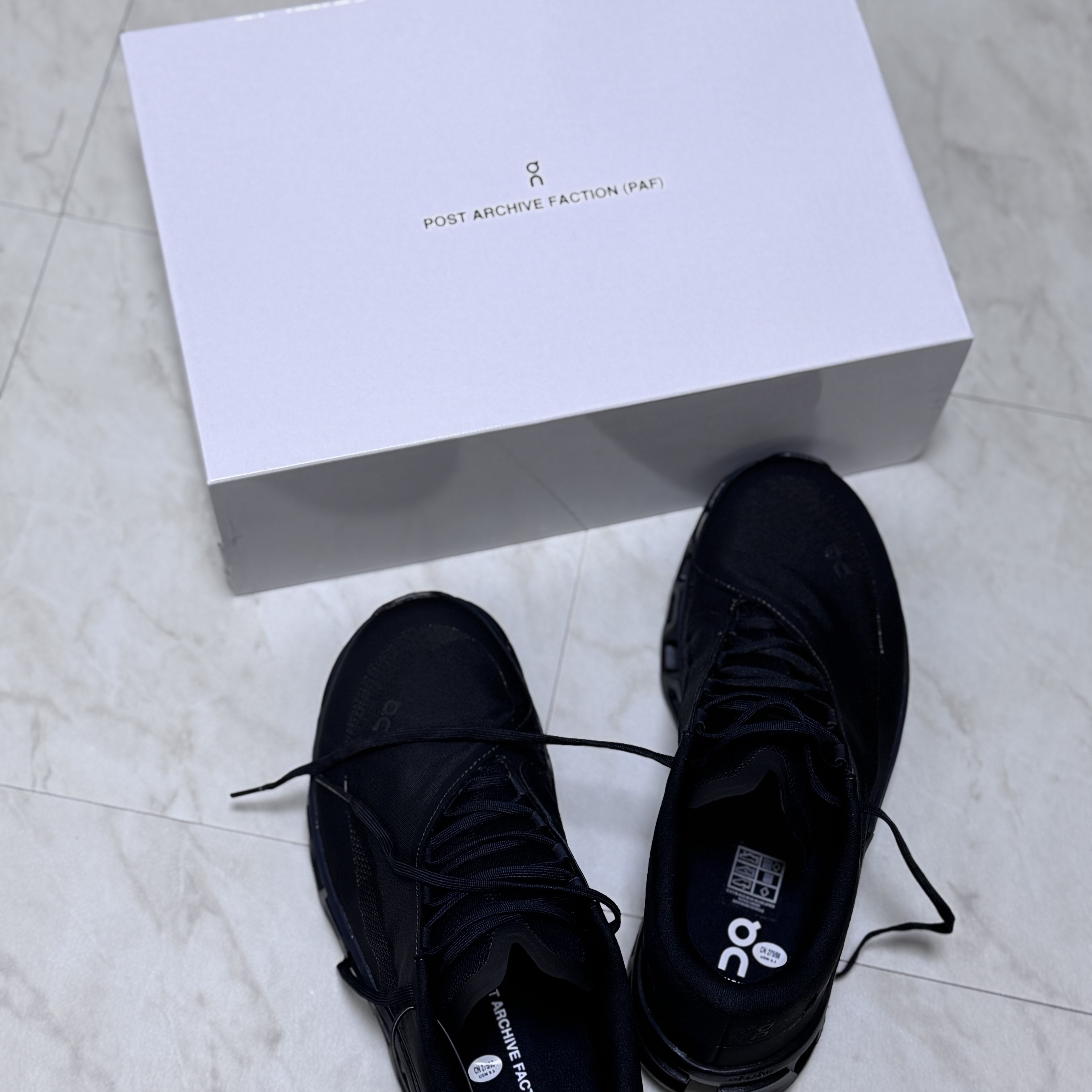 On Running x Post Archive Faction (Paf) Cloudmonster 2 Black Magnet 착용 스타일 - 3