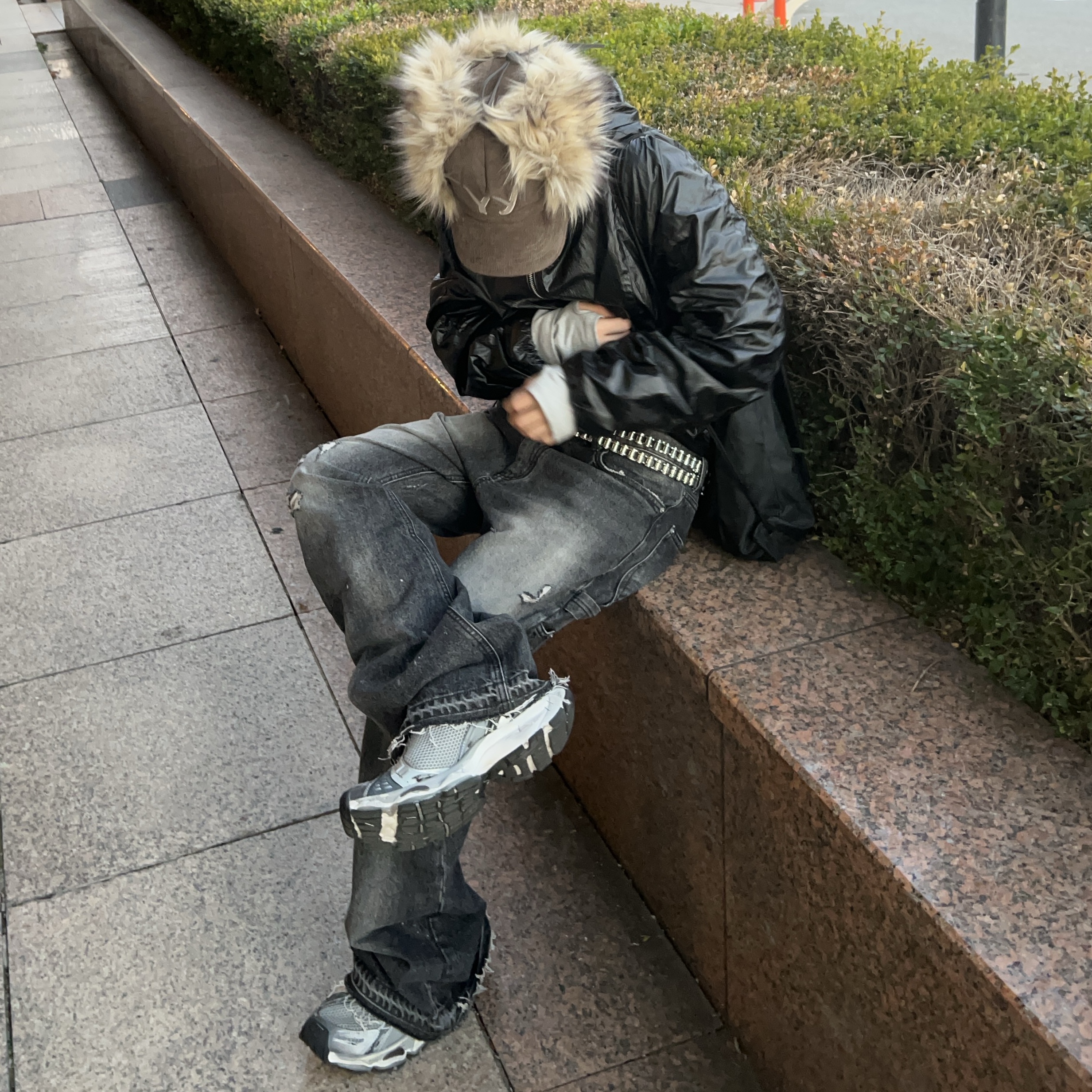 Open Yy Faux Fur Corduroy Earflap Cap Khaki, Project G/R Bicycle Chain Belt Black 착용 스타일