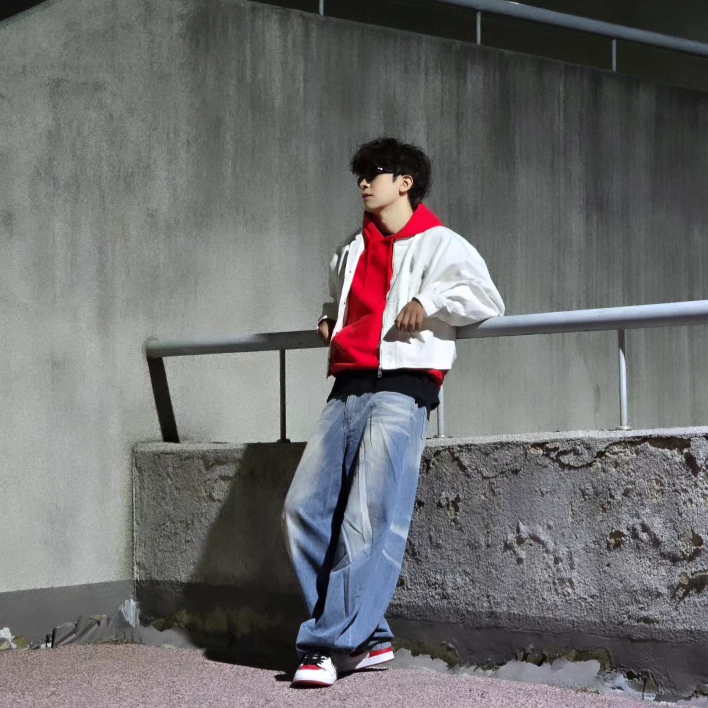Stussy Beach Roots Hoodie Red, Jordan 1 Retro High OG Heritage 착용 스타일 - 5