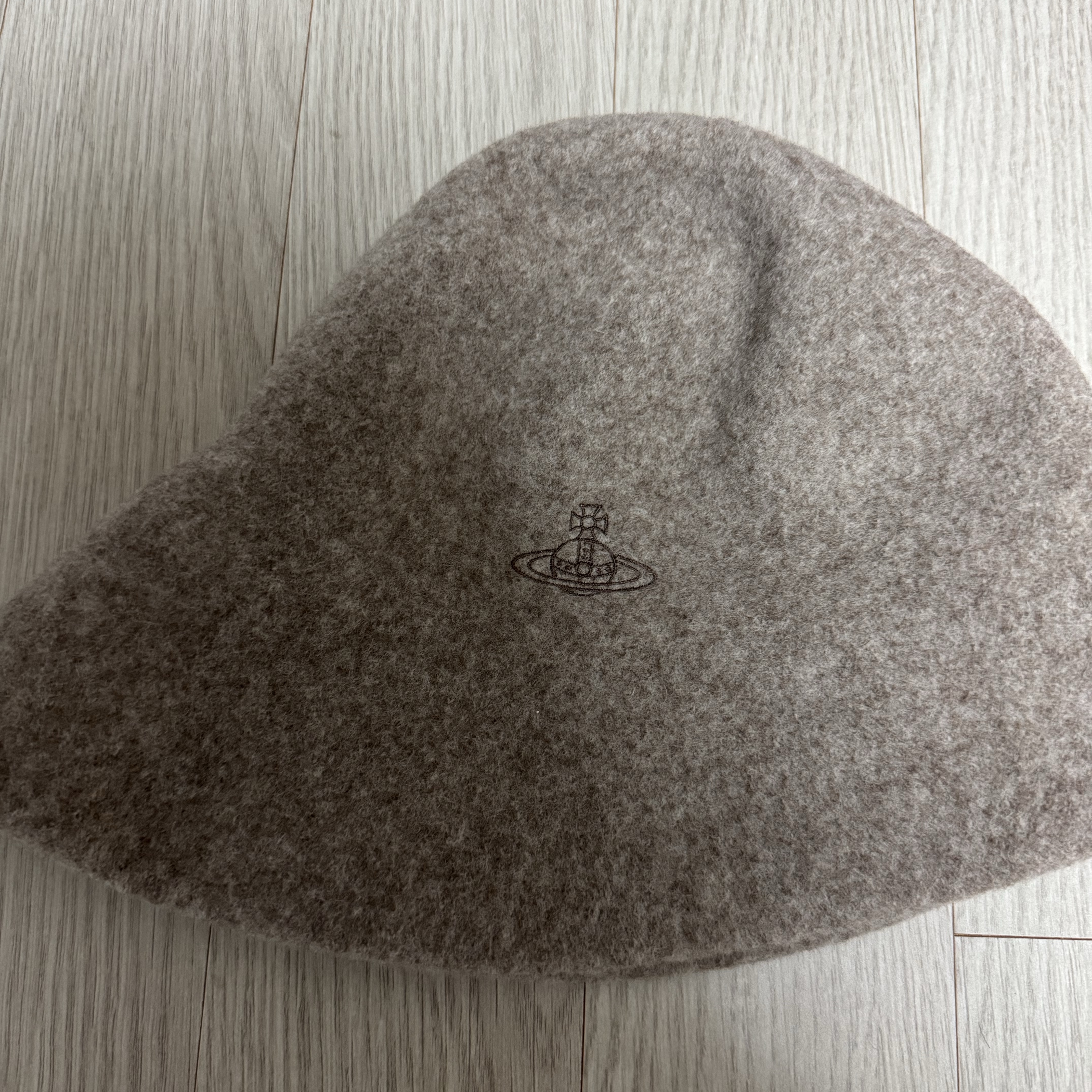 (W) Vivienne Westwood Line Orb Embroidery Basque Crochet Bucket Hat Mocha Brown 착용 스타일