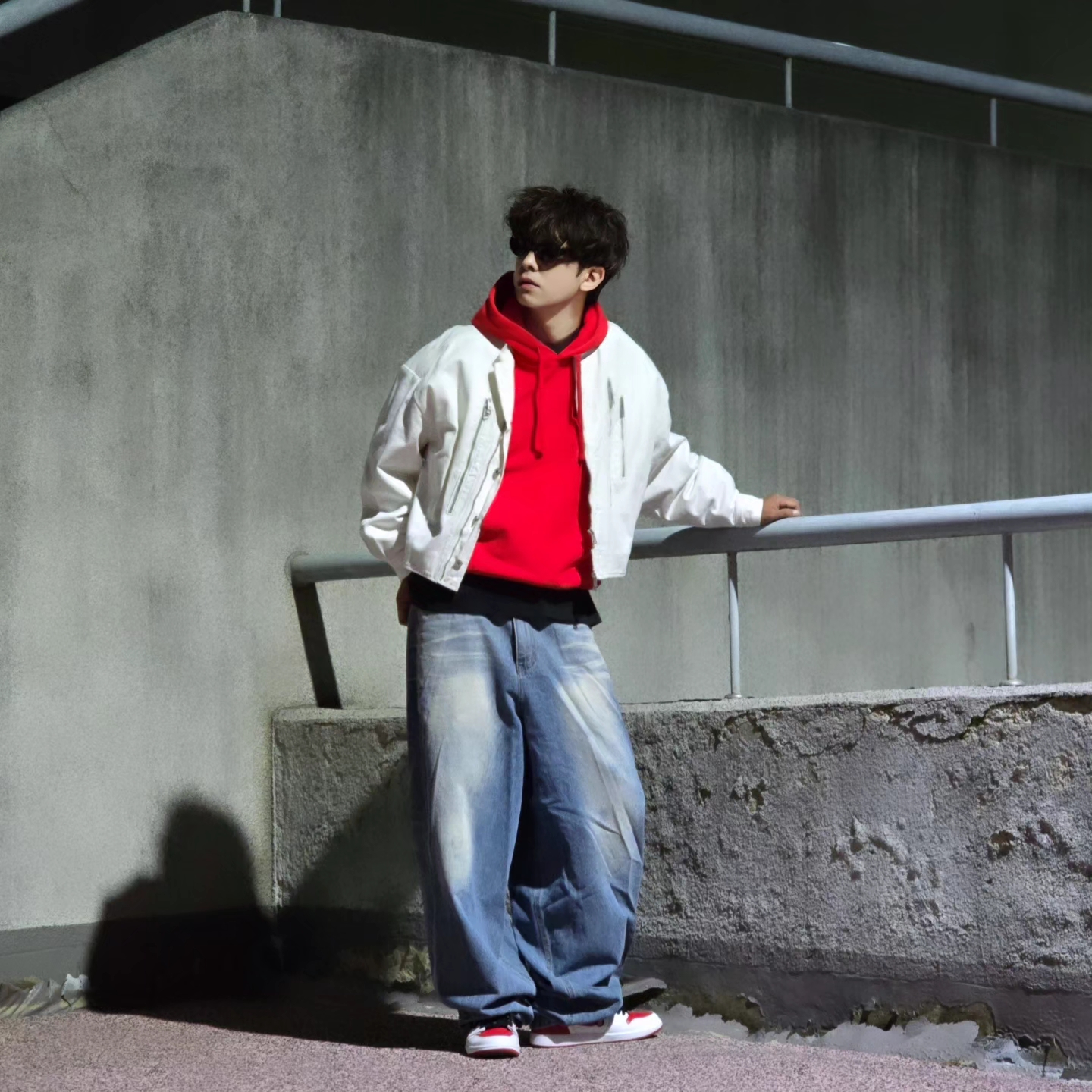 Stussy Beach Roots Hoodie Red, Jordan 1 Retro High OG Heritage 착용 스타일 - 6