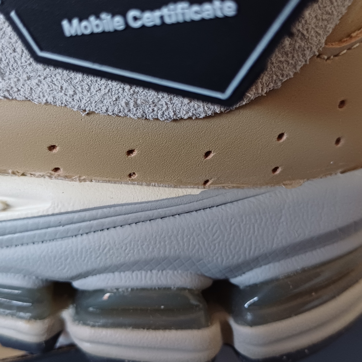 New Balance 2002R Rain Cloud Angora 착용 스타일 - 1