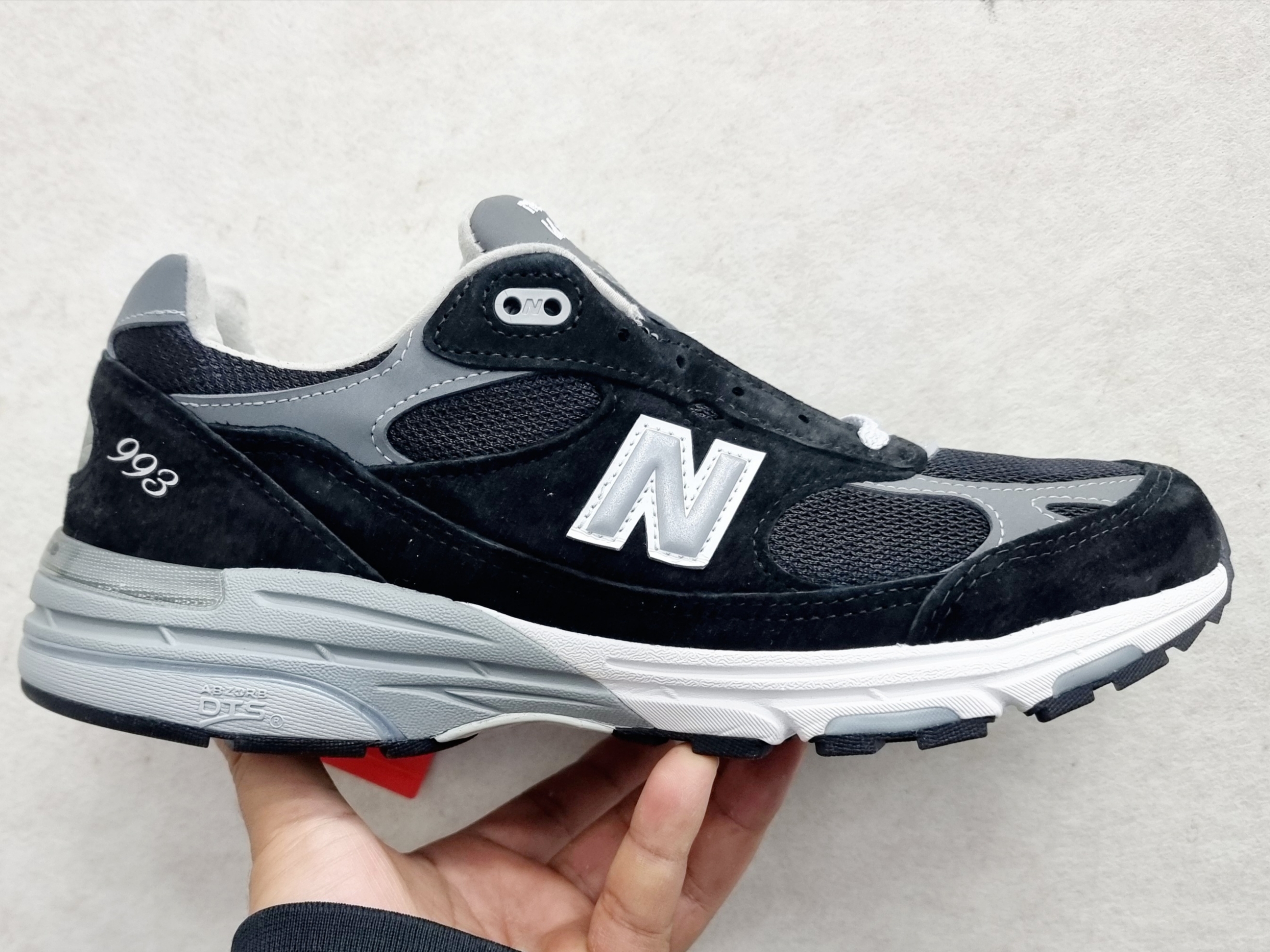 New Balance 993 Made in USA Black - D Standard 착용 스타일 - 1