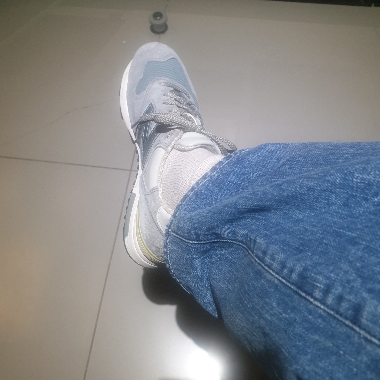 New Balance 1400 Made in USA Light Grey 착용 스타일