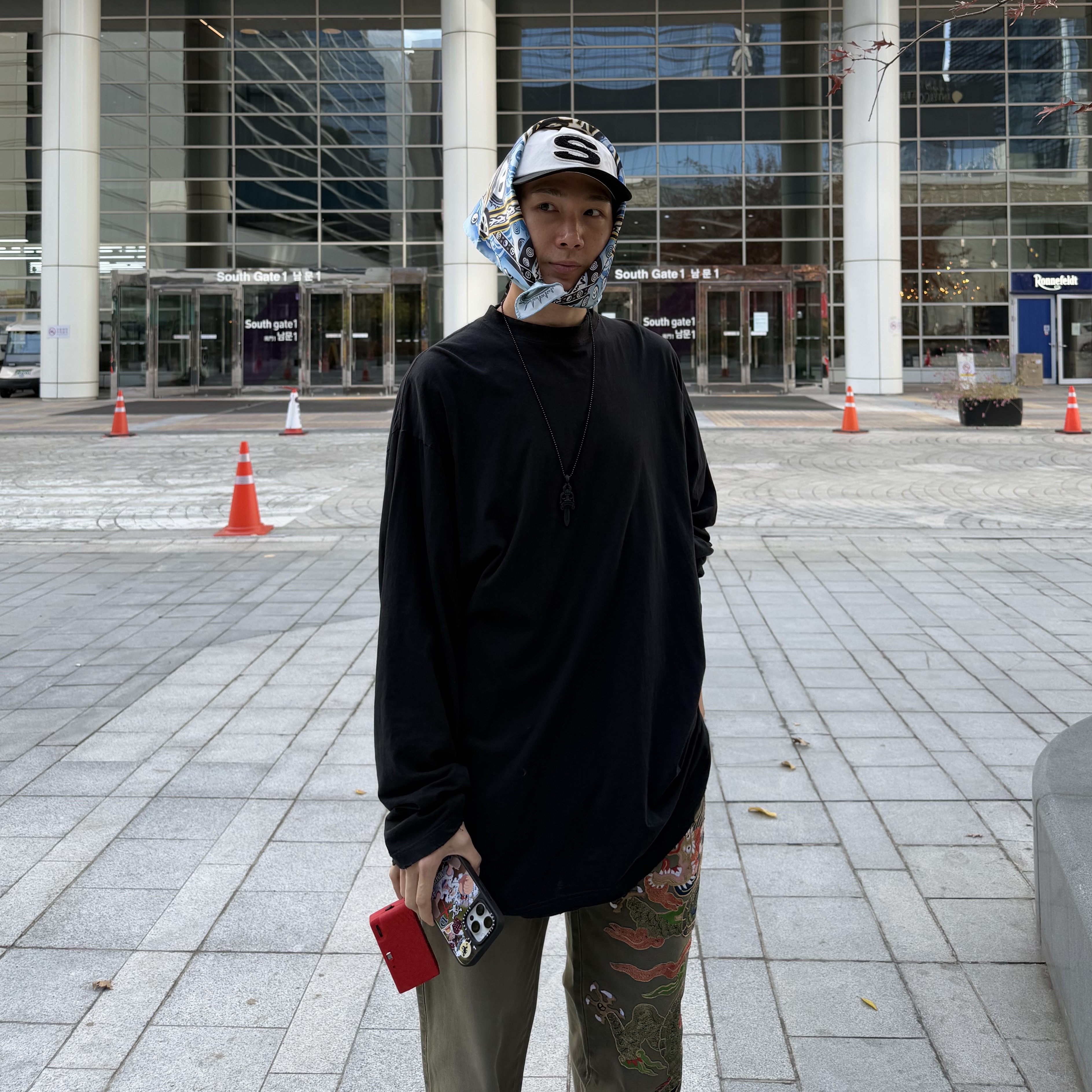 Stussy x Dries Van Noten Bandana Light Blue 착용 스타일 - 5