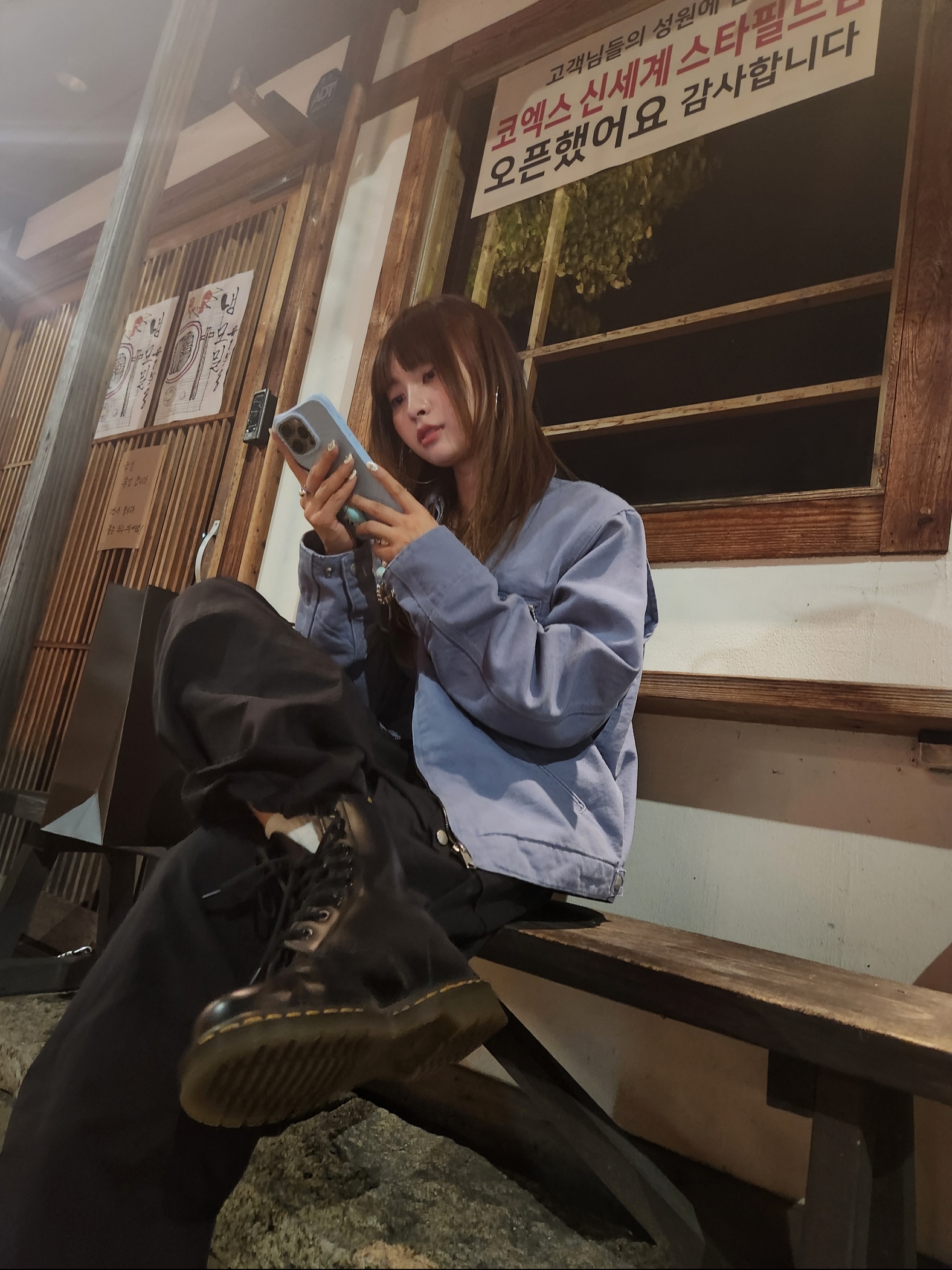 Dr. Martens 1460 Smooth Boots Black, Carhartt WIP Unlined Dearborn Canvas Detroit Jacket Bay Blue Aged Canvas - Spring 착용 스타일 - 4