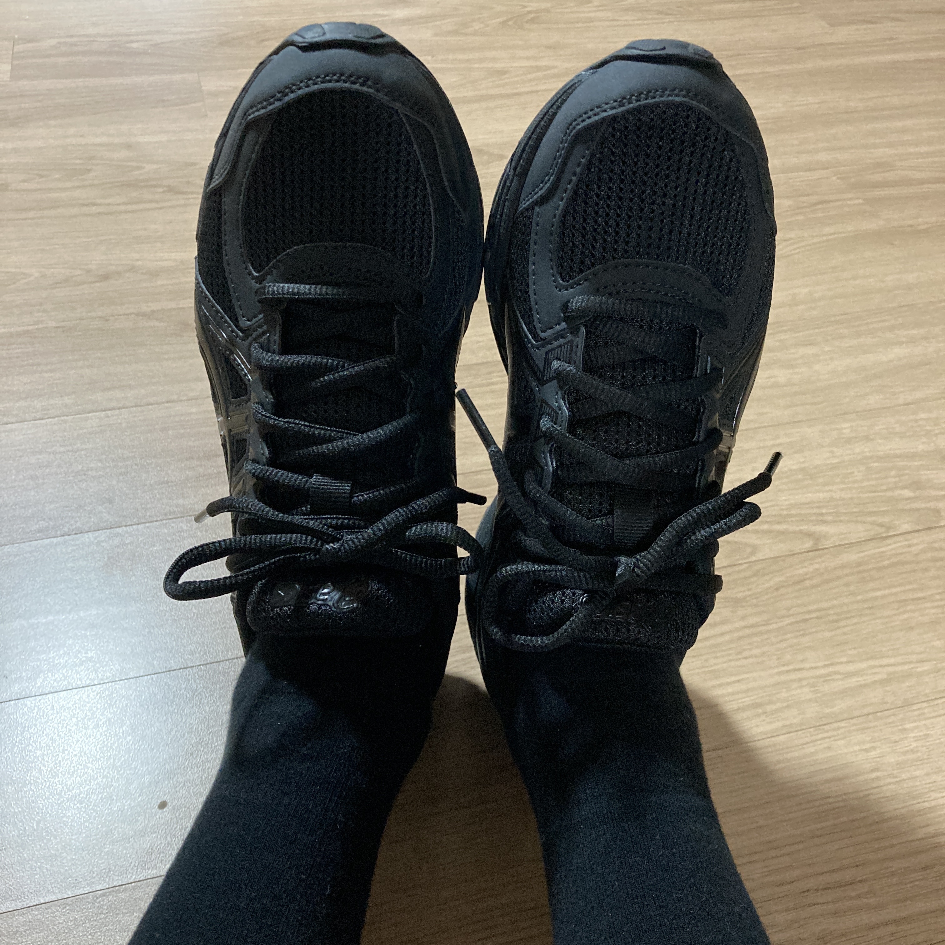 (W) Asics Jog 100 T Black - 2E Extra Wide 착용 스타일 - 4