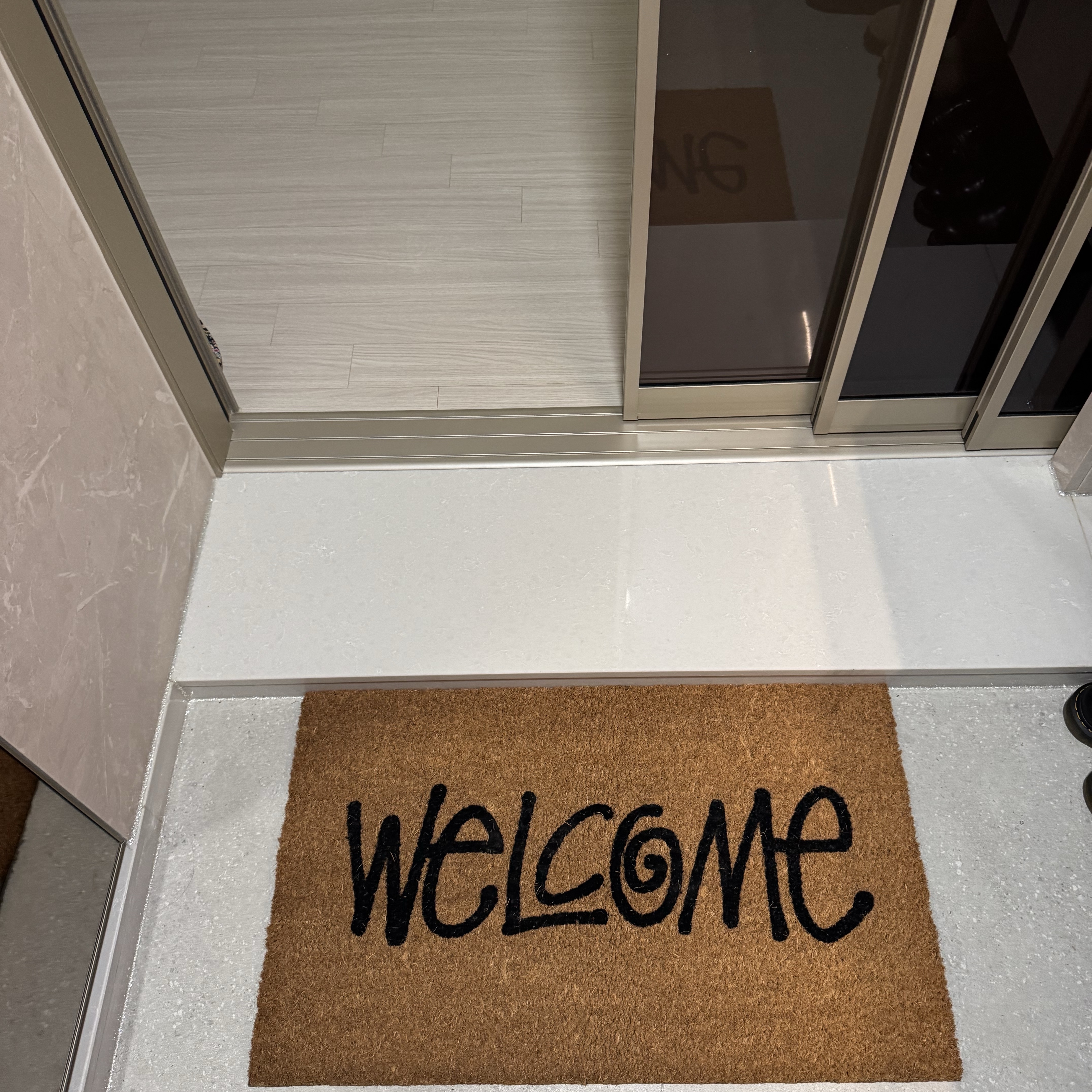 Stussy Welcome Mat Cocoa 착용 스타일