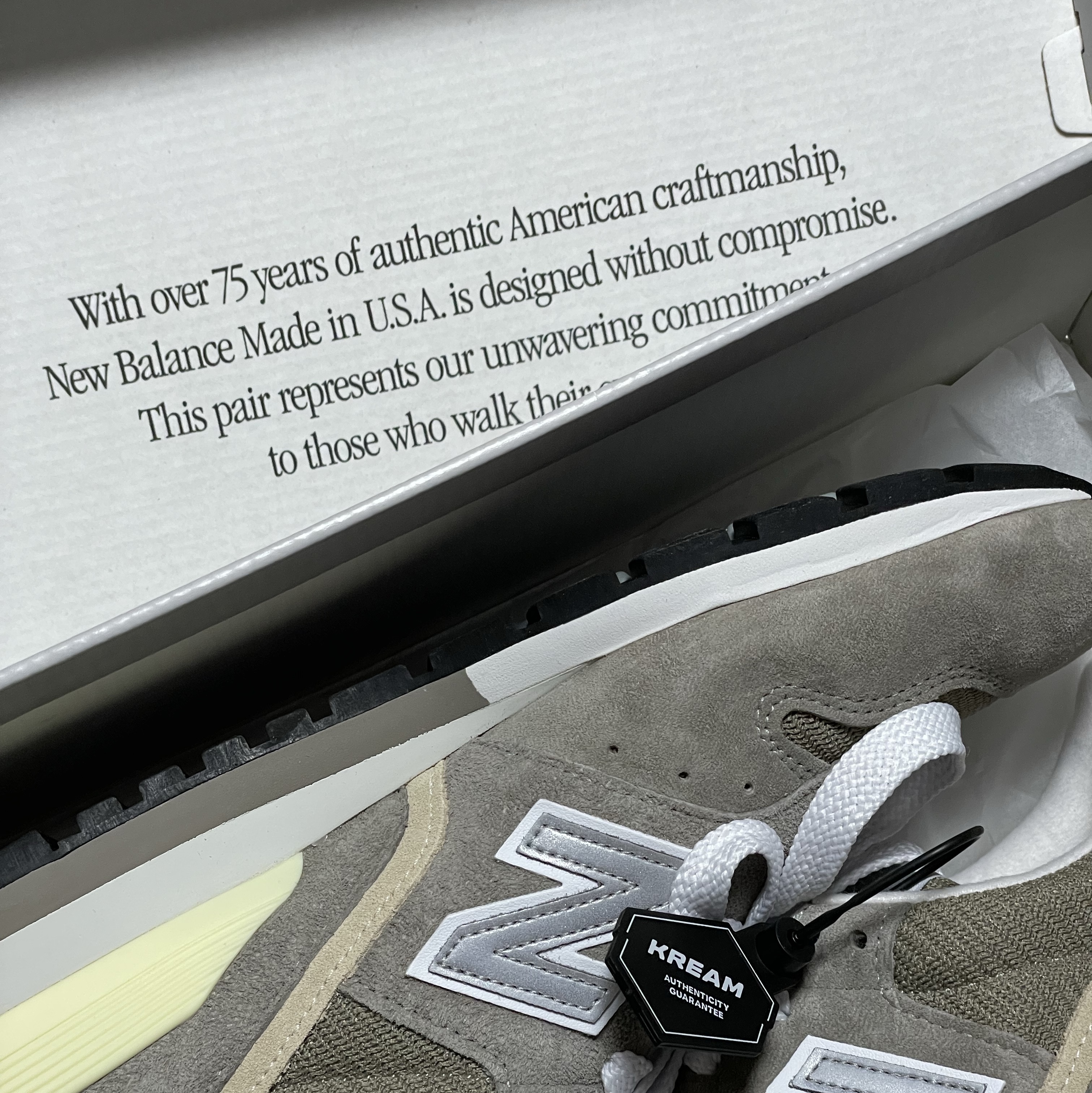 New Balance Made in USA 996 Grey 착용 스타일 - 2