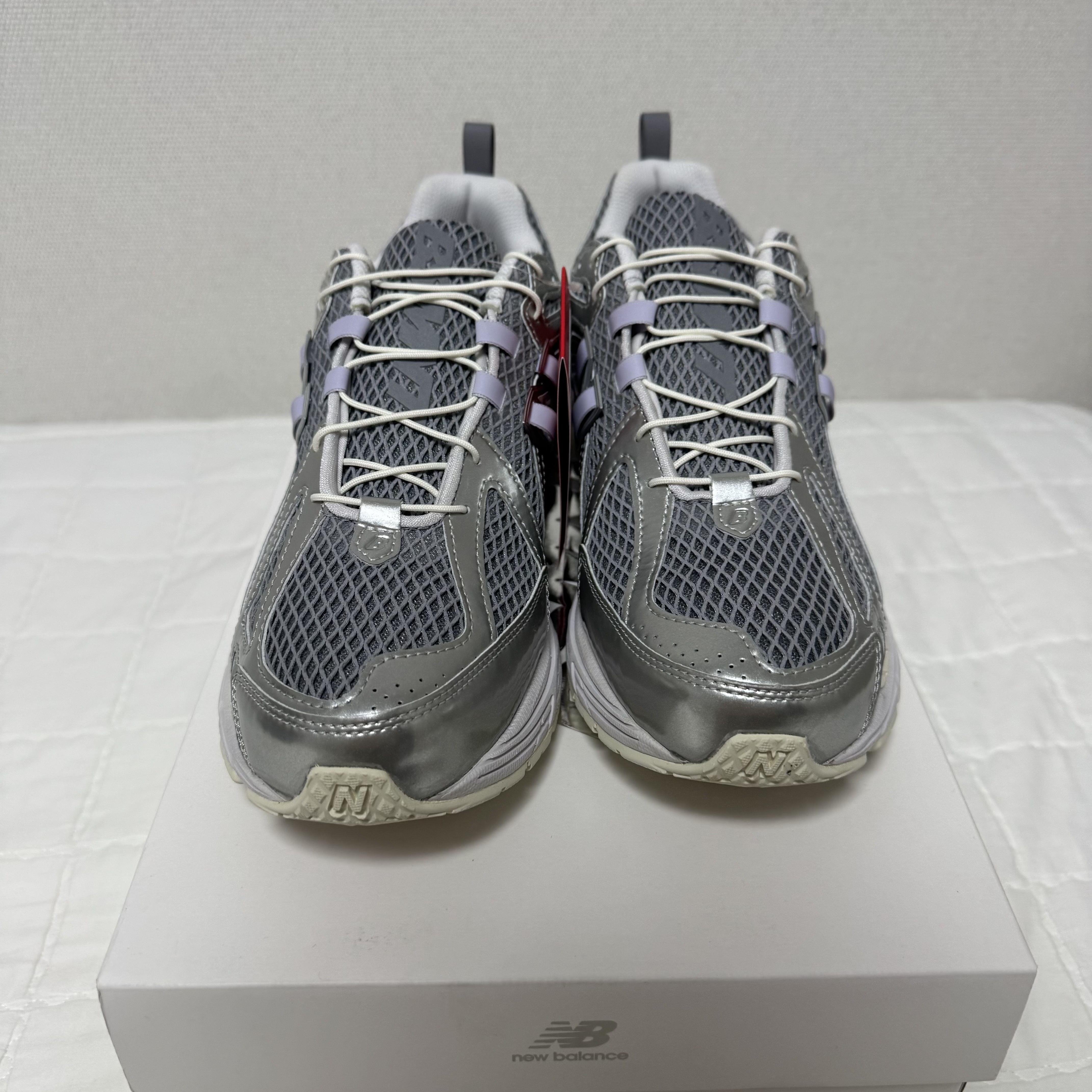New Balance x The Basement 1906R Silver Metallic Chiseled Stone 착용 스타일 - 4