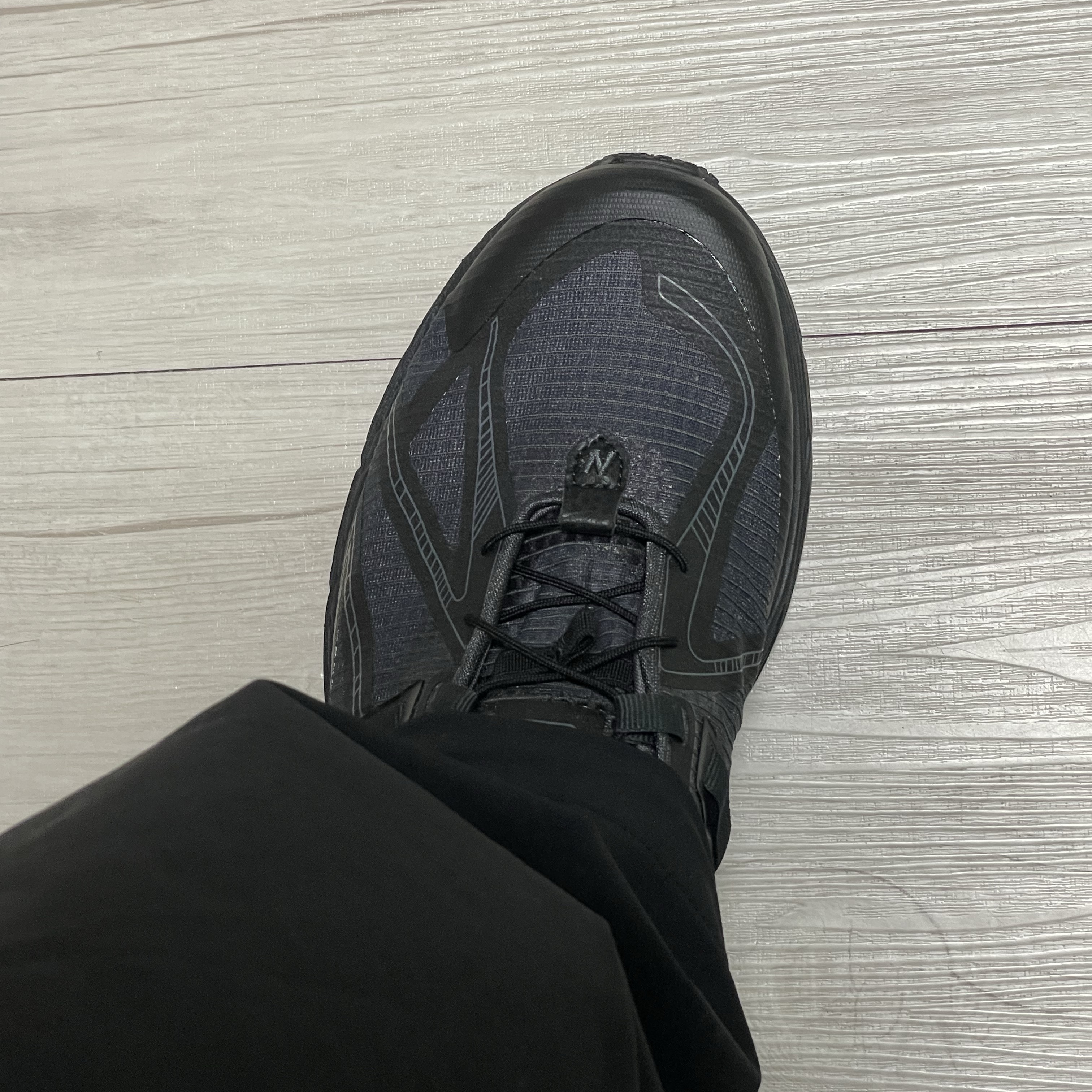 New Balance 1906R Black Magnet 착용 스타일 - 1