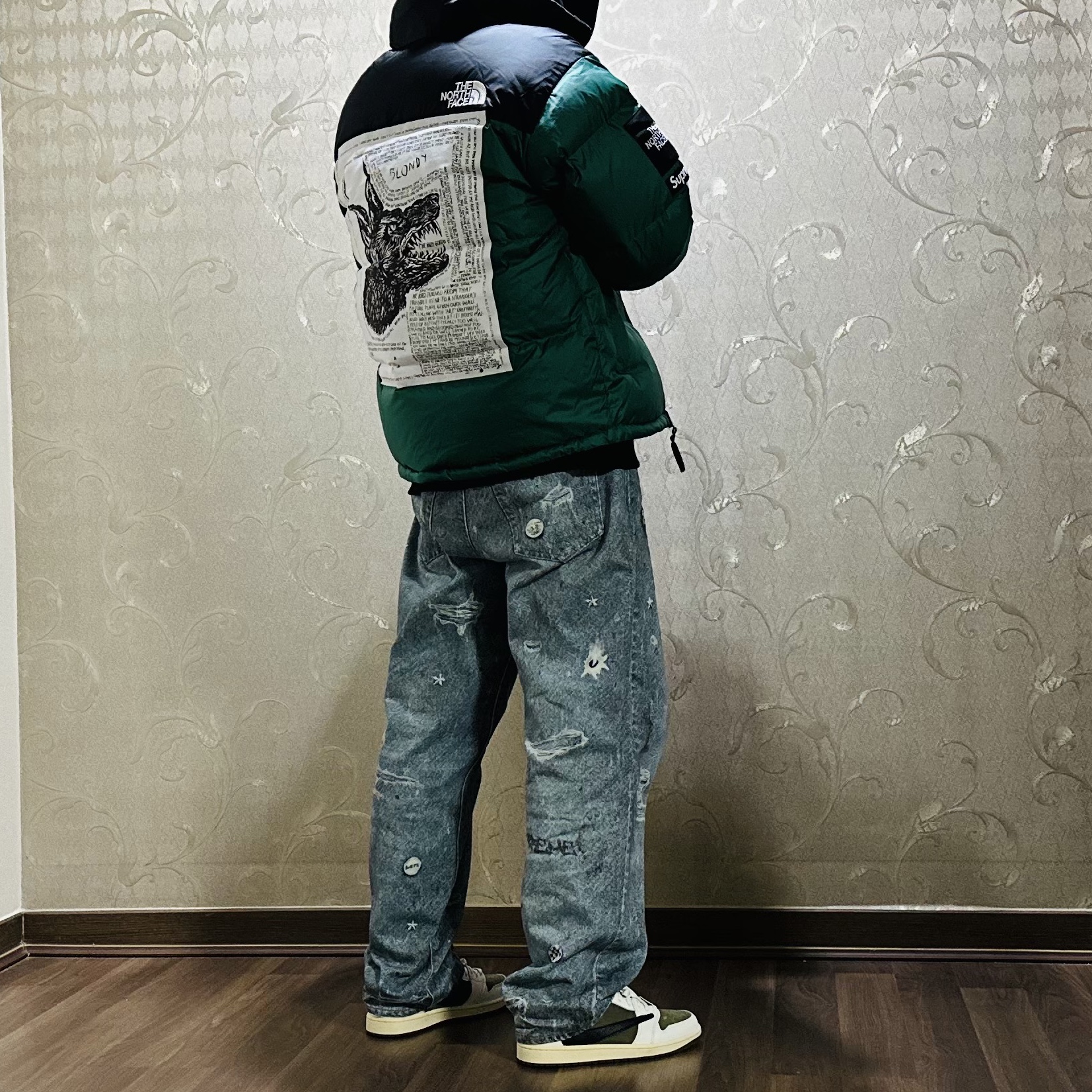 Supreme x The North Face Nuptse Jacket Green - 24FW, Supreme HJR Trompe L'oeil Loose Fit Jean Blue - 24FW 착용 스타일 - 1