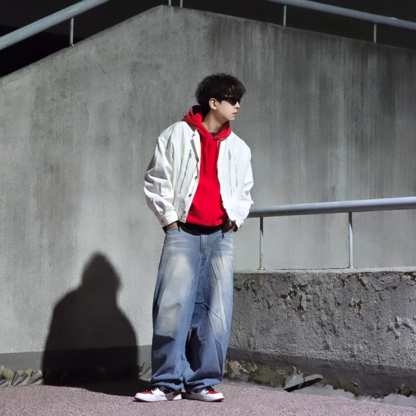 Stussy Beach Roots Hoodie Red, Jordan 1 Retro High OG Heritage 착용 스타일 - 2