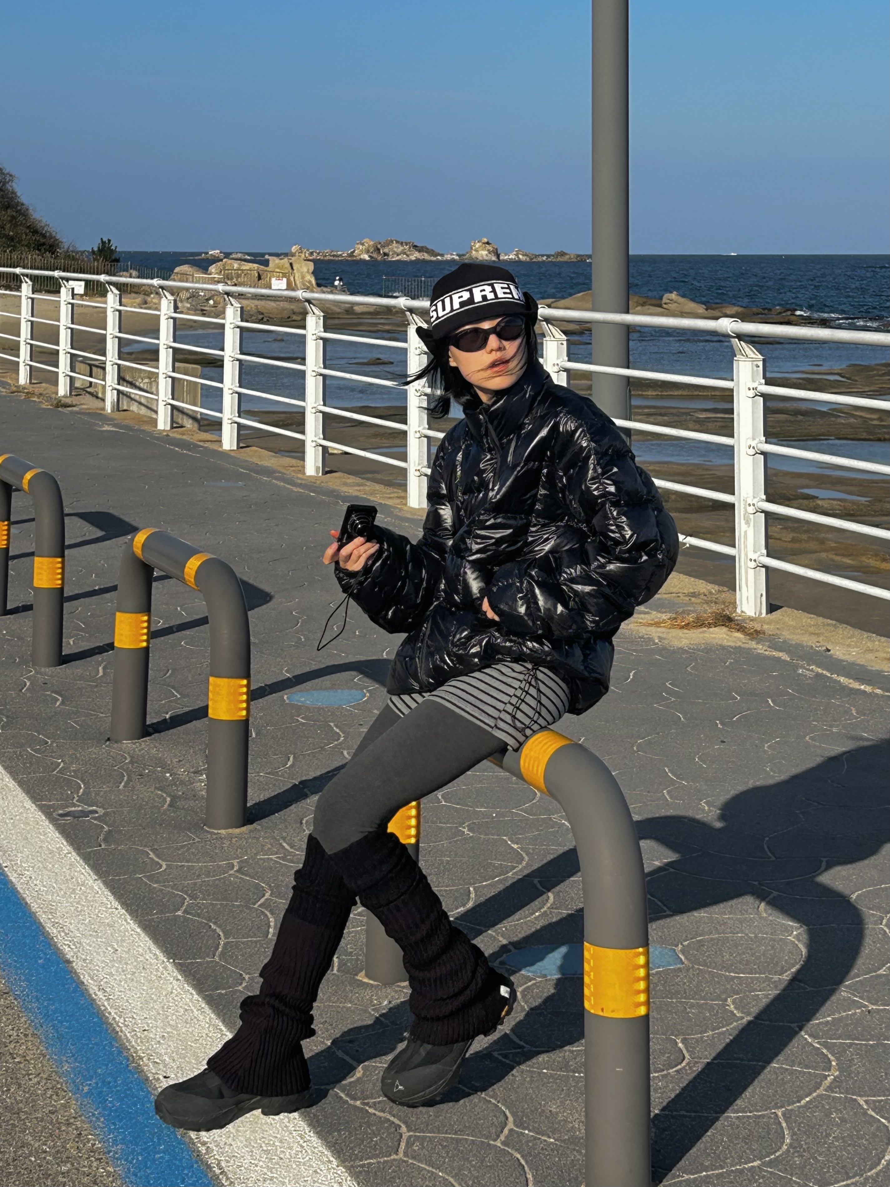 Stussy Midweight Puffer Black, Supreme Earflap Beanie Black - 23FW 착용 스타일 - 2