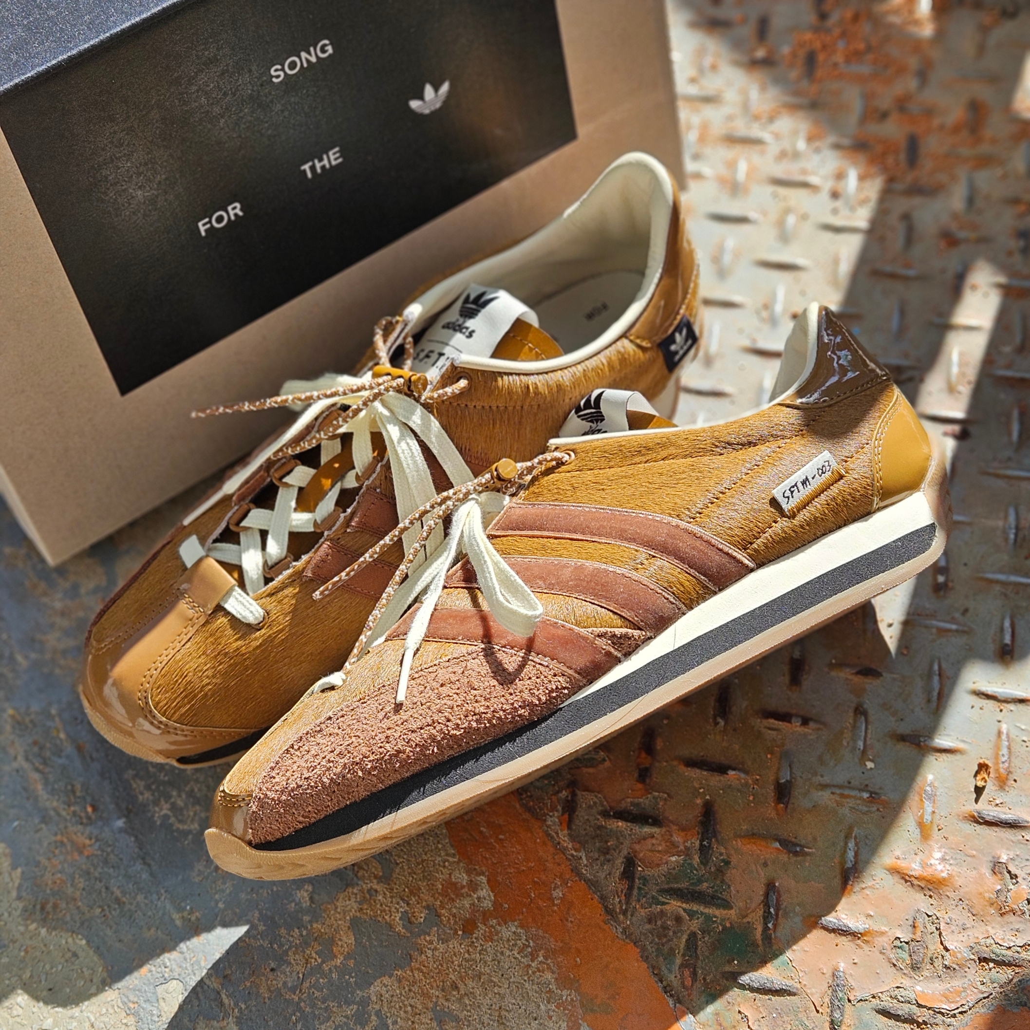 Adidas x Song for the Mute Country OG Bronze Strata Wild Brown 착용 스타일 - 2