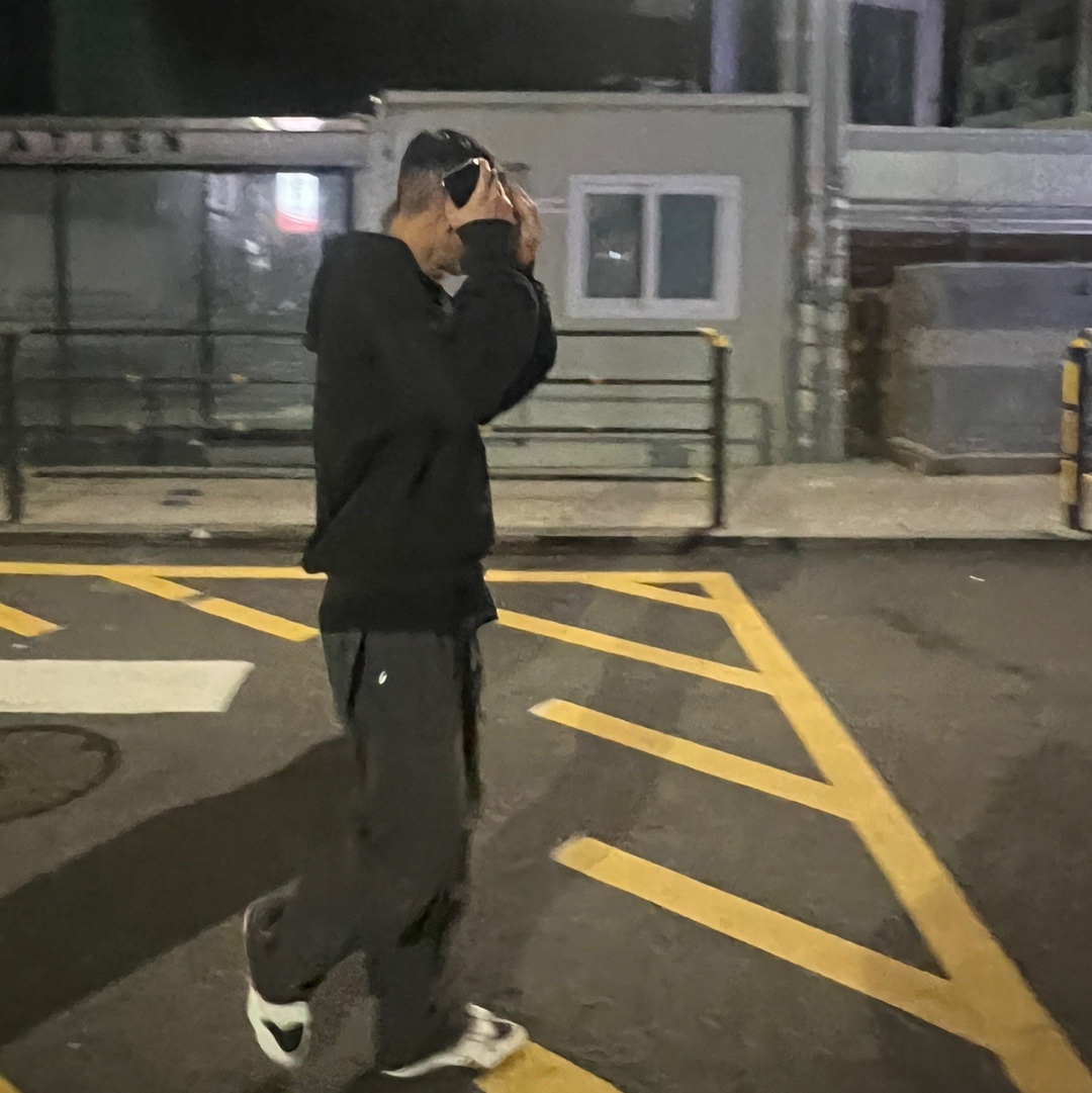 Yeezy YZY Zip-Up Hoodie Black, Stussy Nyco Over Trousers Washed Black 착용 스타일 - 1