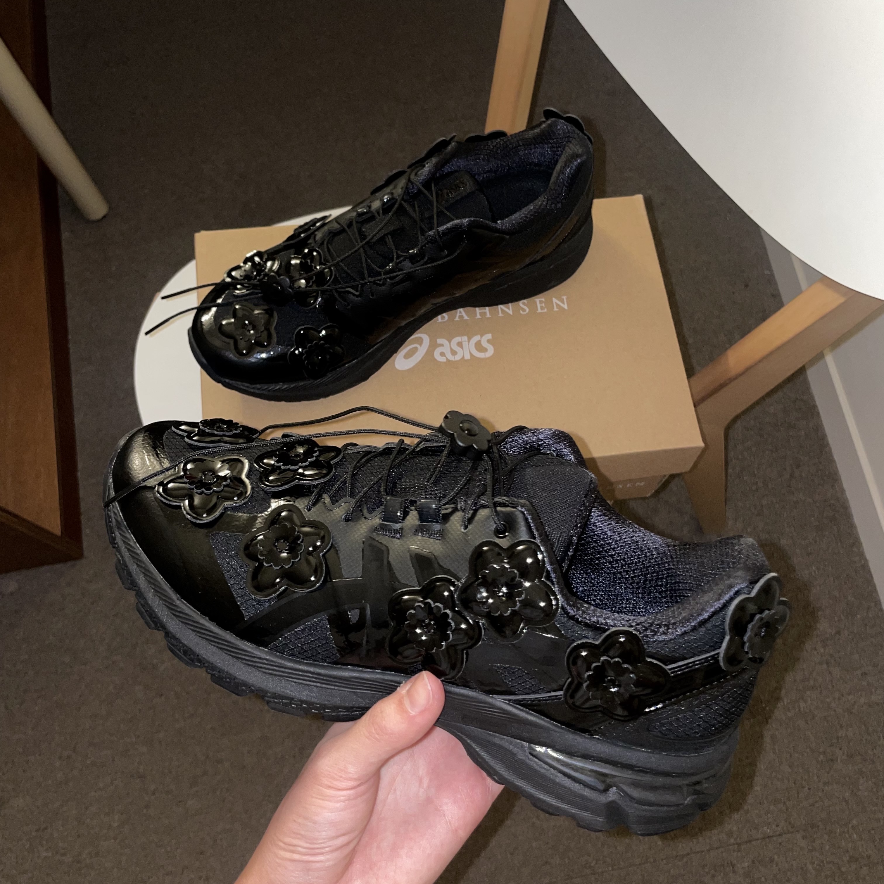 Asics x Cecilie Bahnsen Gel-Terrain Black 착용 스타일 - 2