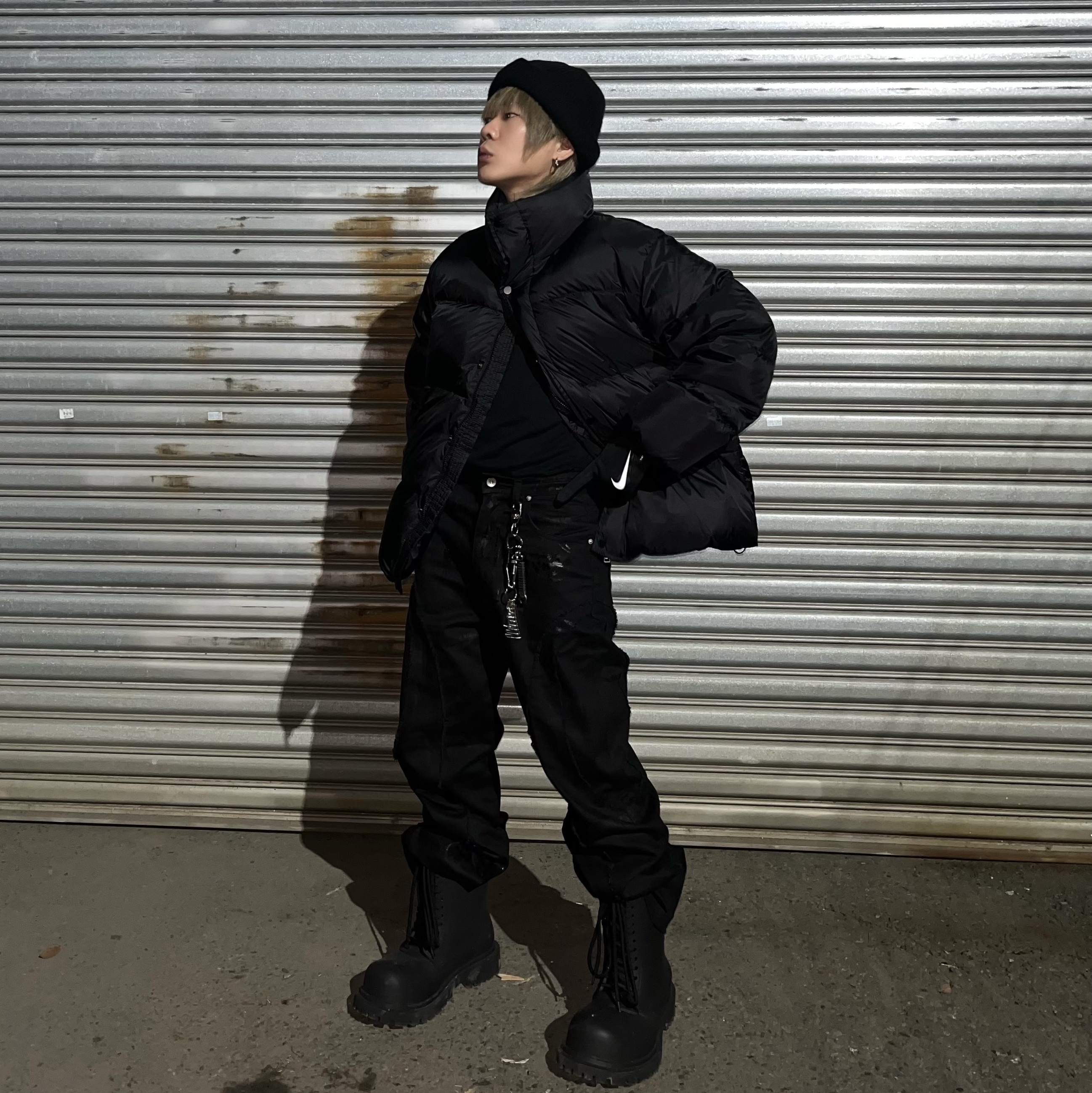 Balenciaga XL Army Boots Full Eva Black, Nike Therma-Fit Academy Football Gloves Black 착용 스타일 - 1