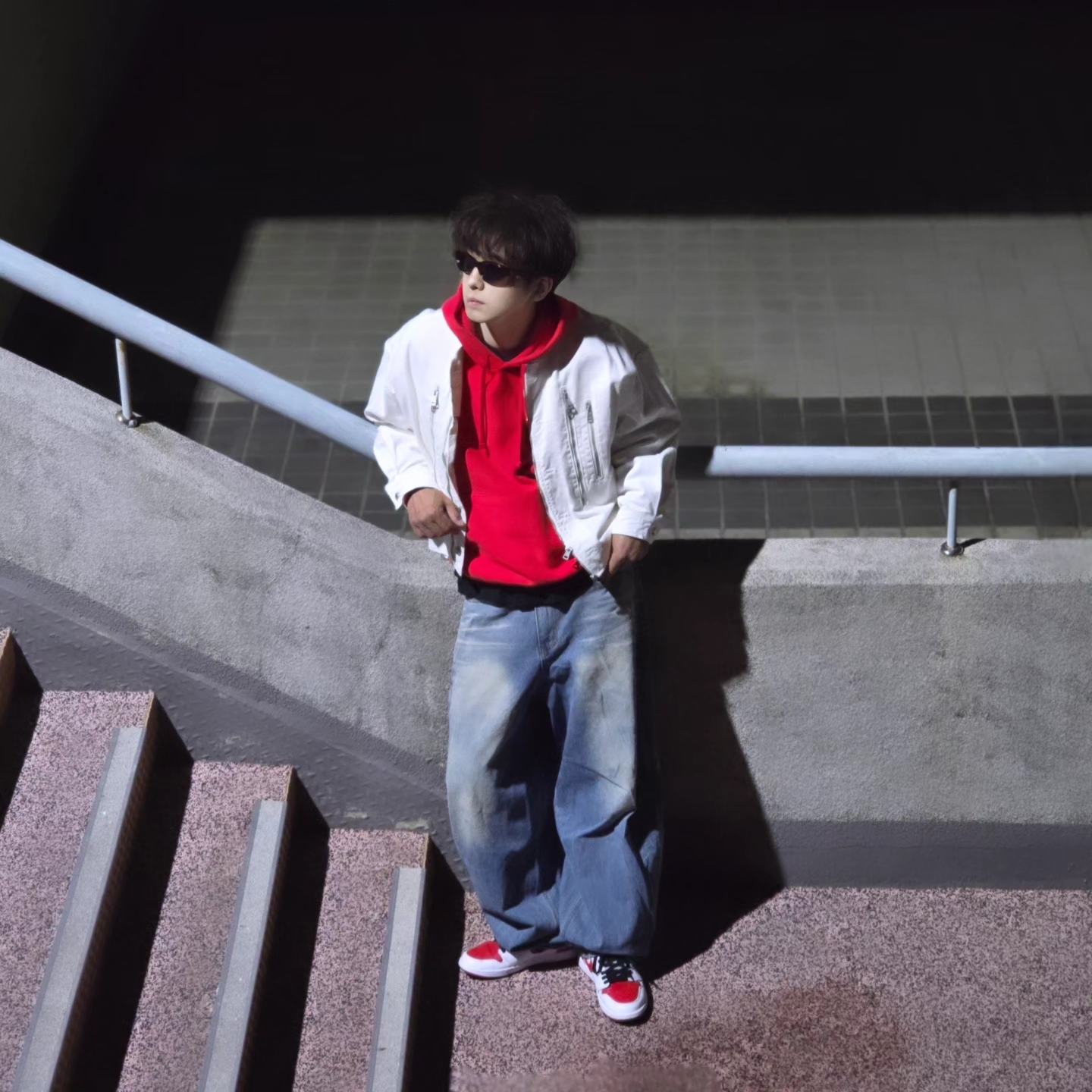 Stussy Beach Roots Hoodie Red, Jordan 1 Retro High OG Heritage 착용 스타일 - 6