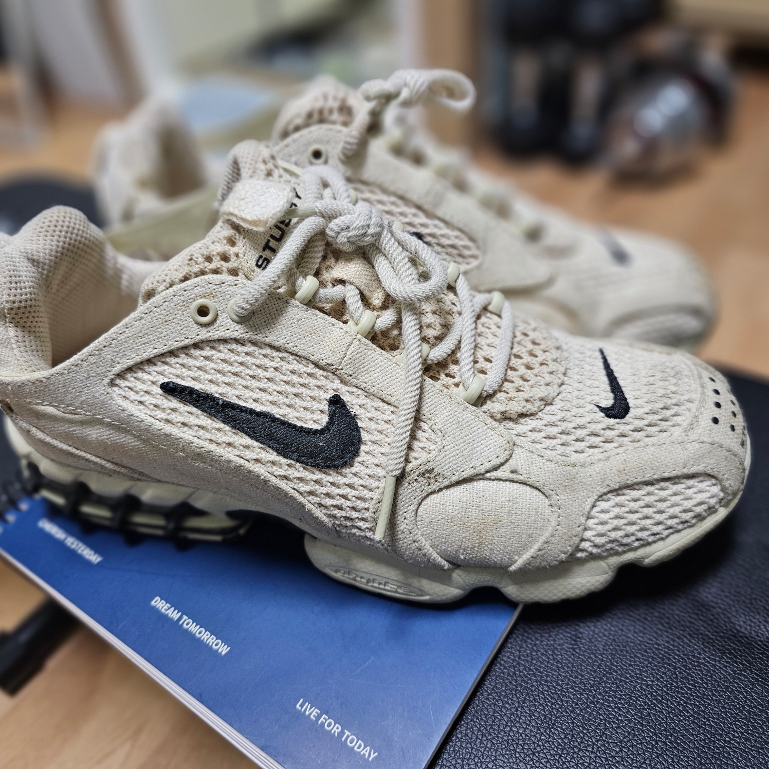 Nike x Stussy Air Zoom Spiridon Cage 2 Fossil 착용 스타일