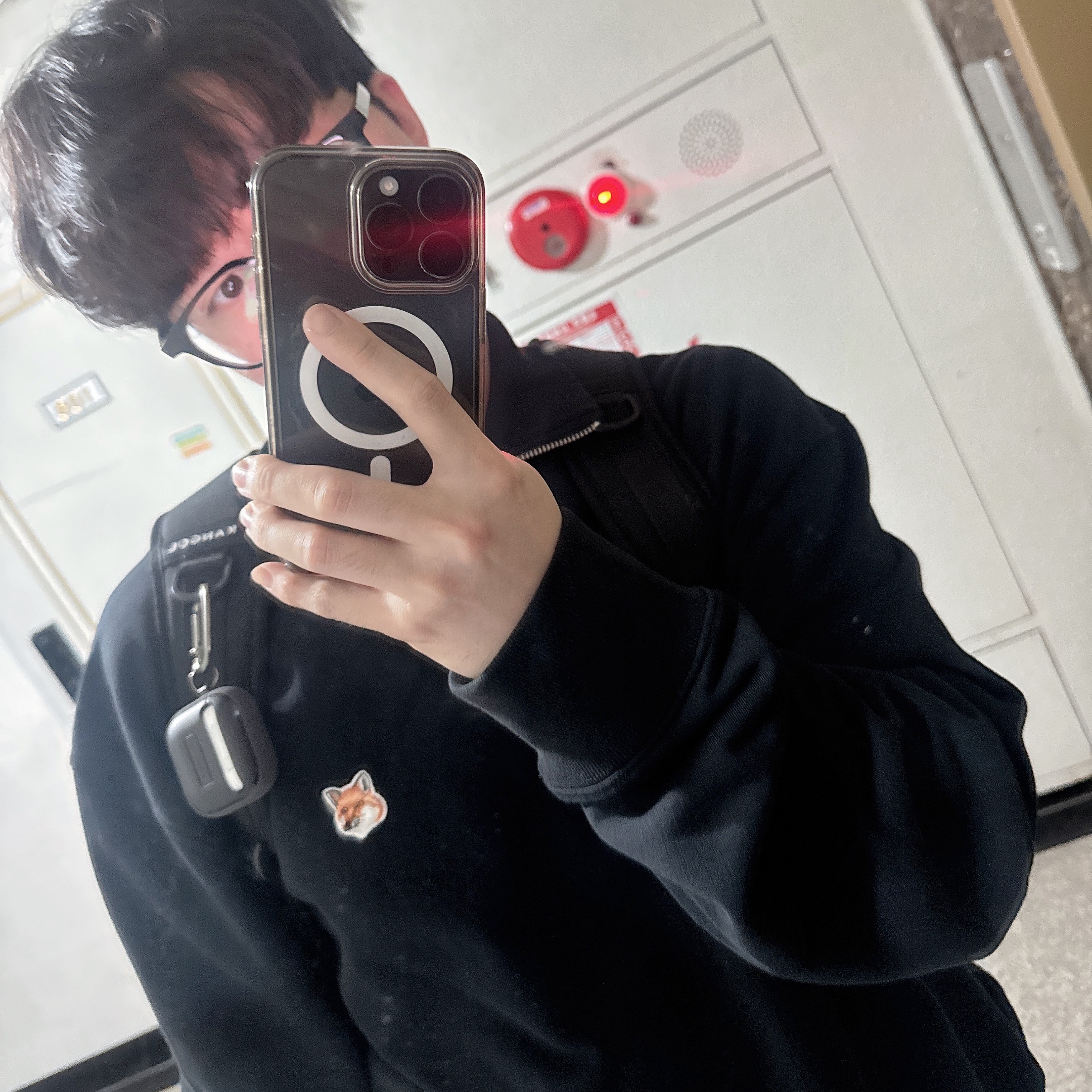 Maison Kitsune Zip-Up Sweatshirt Black, Apple AirPods 4th Gen with Active Noise Cancellation (Korean Ver.) 착용 스타일