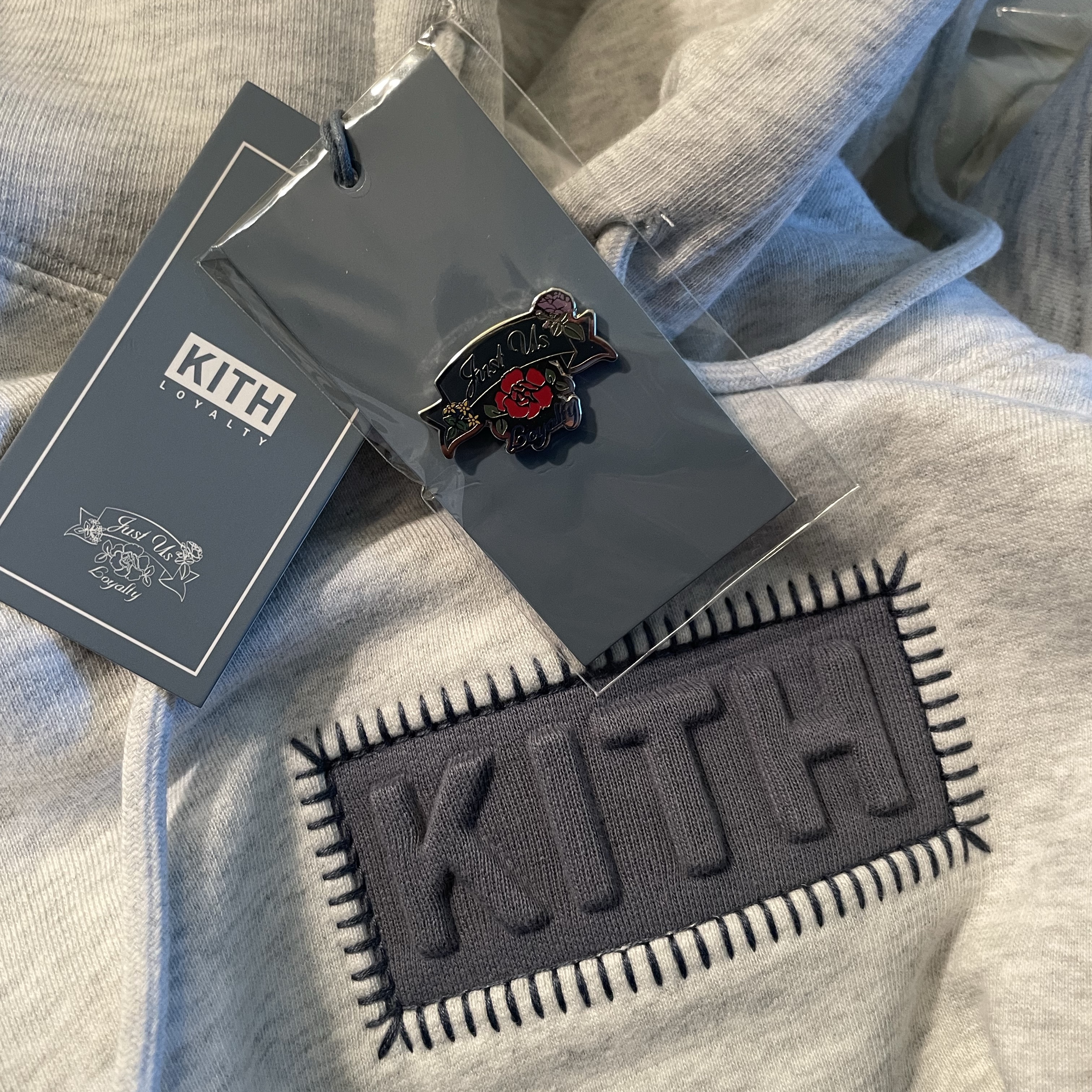 Kith Classic Logo Williams III Hoodie Heather Grey 착용 스타일
