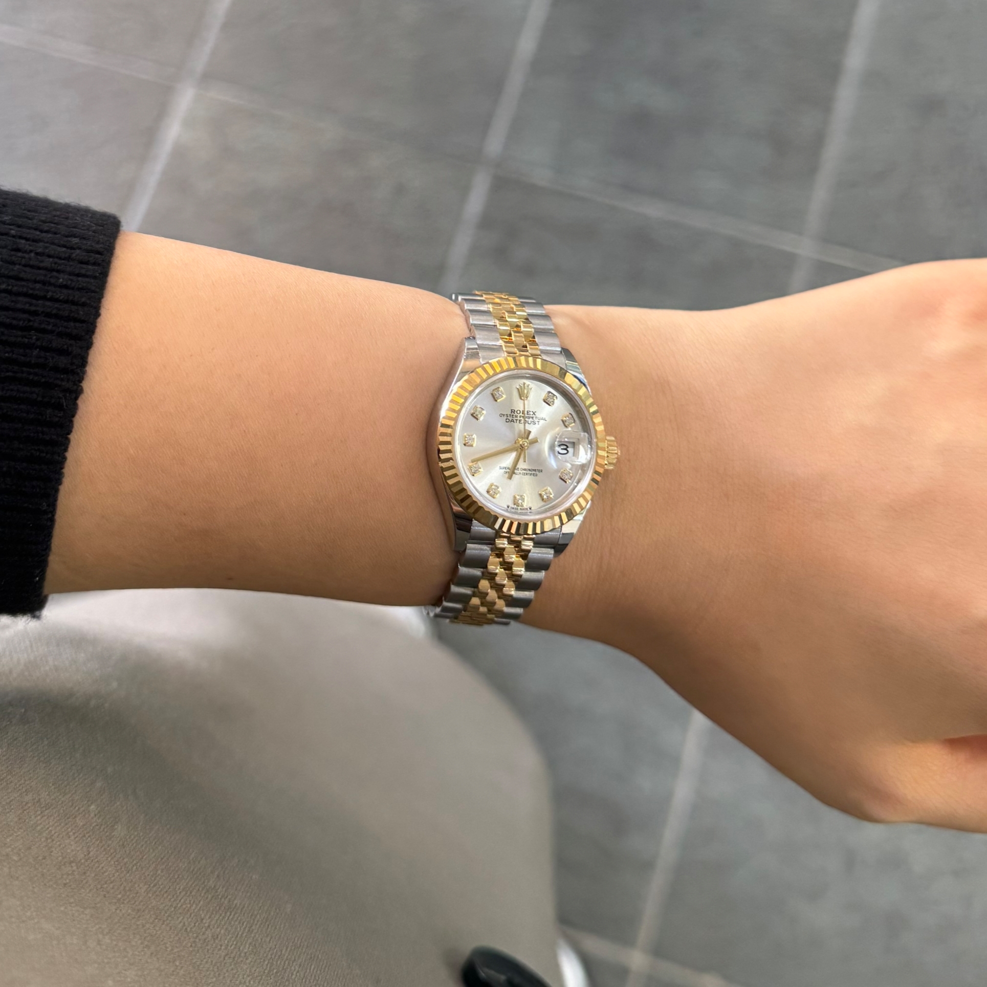 Rolex Lady-Datejust 28mm 279173 Silver Diamond-Set Jubilee 착용 스타일