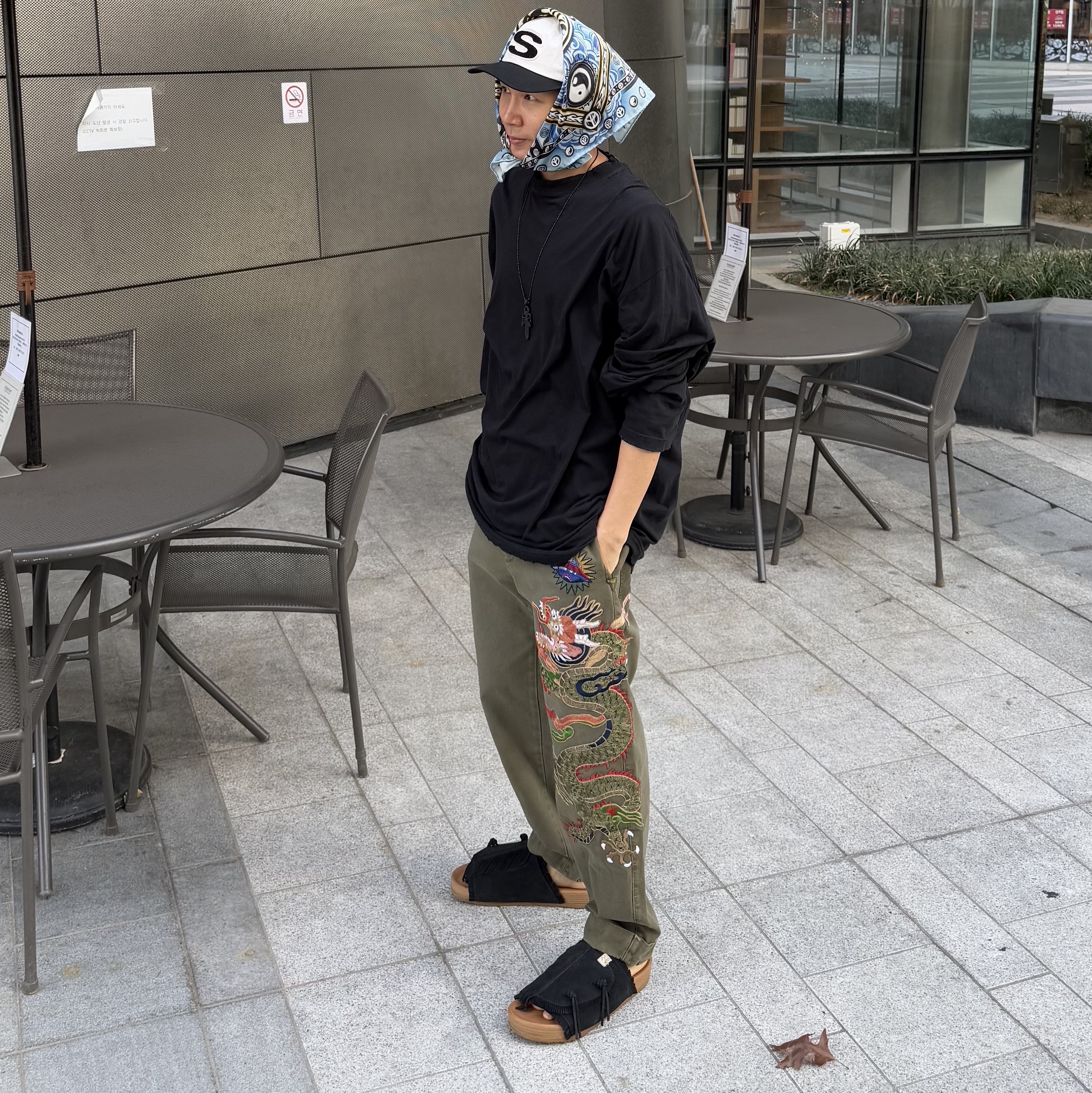 Stussy x Dries Van Noten Bandana Light Blue 착용 스타일 - 3