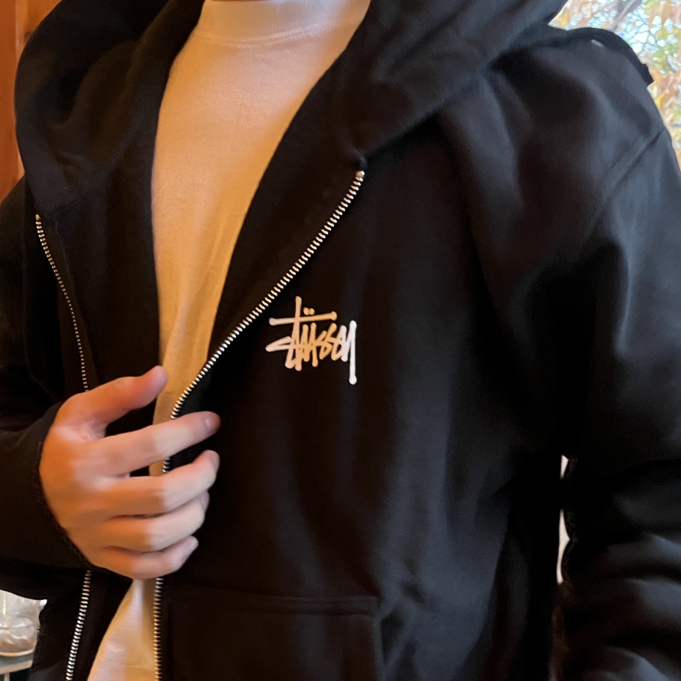 Stussy Basic Zip Hoodie Black 착용 스타일 - 1