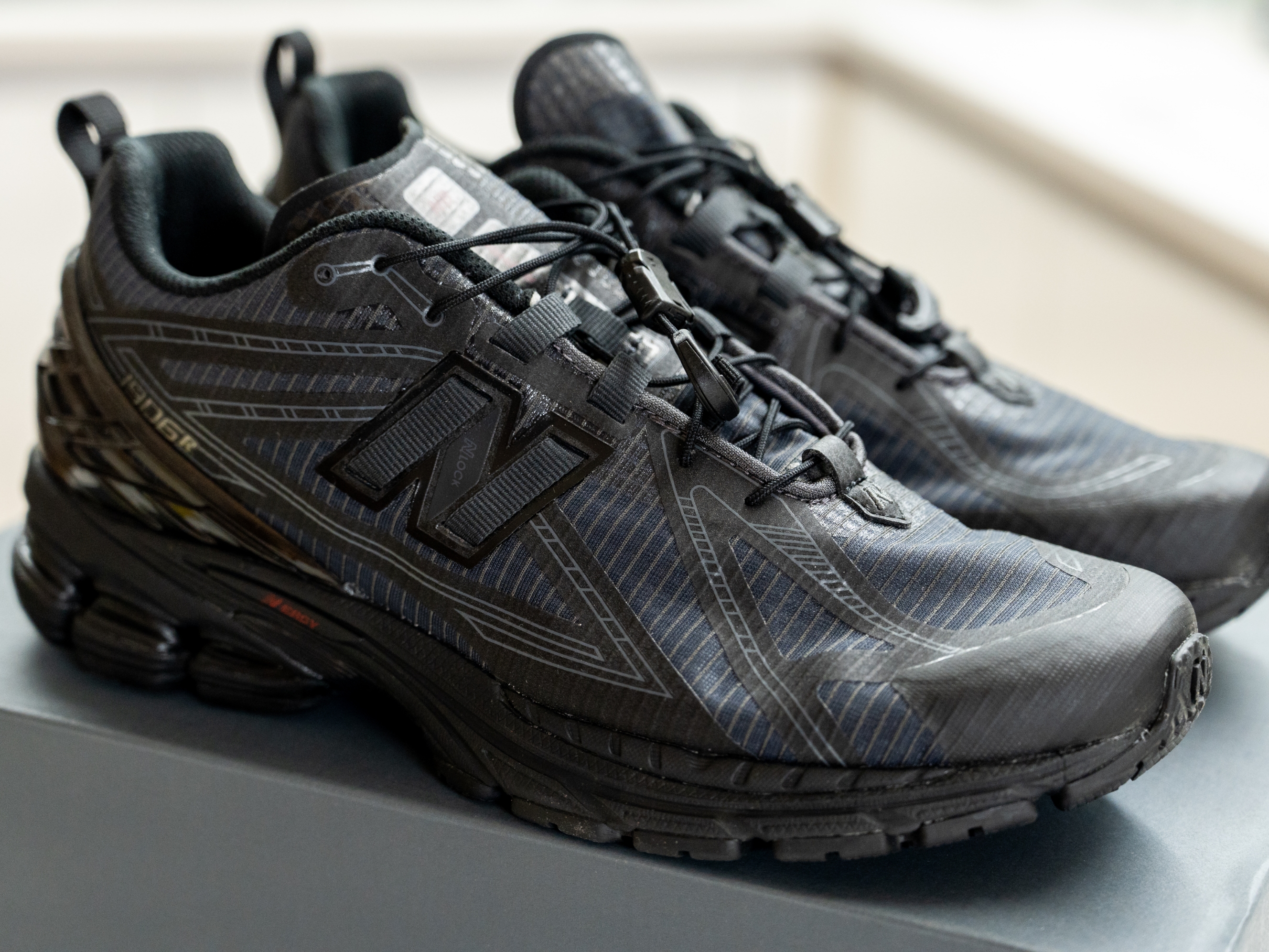 New Balance 1906R Black Magnet 착용 스타일 - 2
